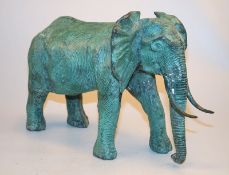 Afrikanischer Elefant,Bronzeguss mit oxydgrüner Patina, von Hand ziseliert und bearbeitet, Höhe