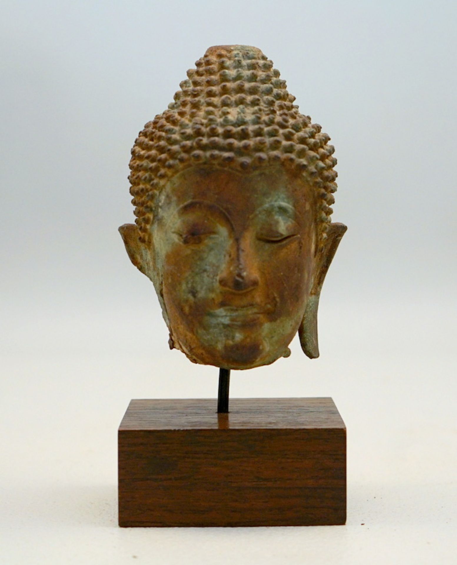 Bronze Buddha Kopf, Thailand, Ayutthaya Periode,Bronzeguss in verlorenene Form, Sandkern, rostbraune