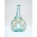 Kugelflasche aus grünem Waldglas,17./18.Jhd.,grünlich-transparentes Waldglas mit eingeschlossenen