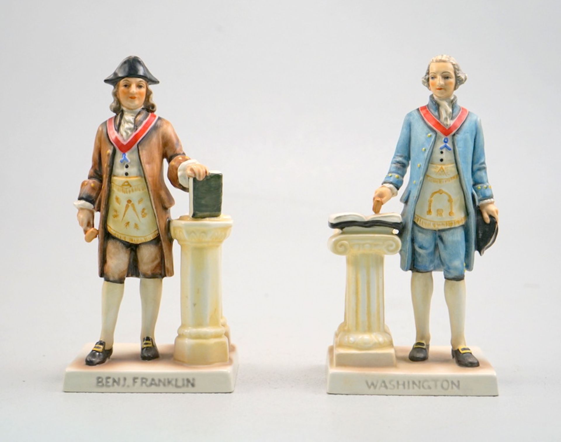 Goebel Porzellanfabrik (Aufglasurblaue Marke, 50er Jahre): Zwei Freimaurer Figuren Benj. Franklin