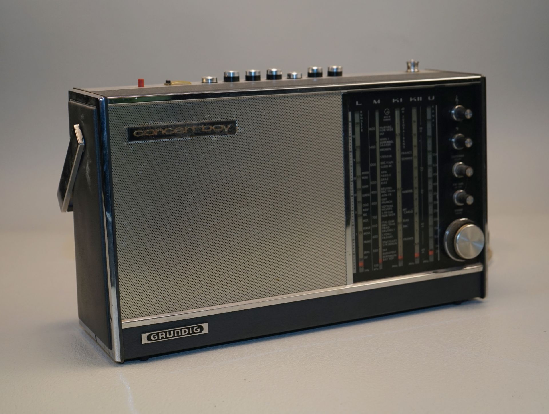 Grundig: Altes portables Radio Modell " Concert-Boy automatic 209", 1969,Transistor-Kofferradio