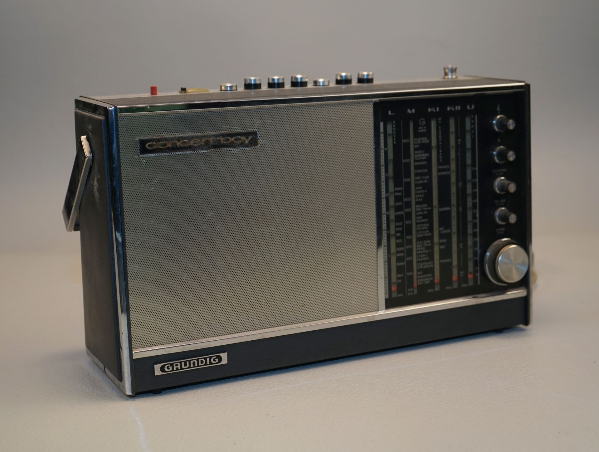 Grundig: Altes portables Radio Modell " Concert-Boy automatic 209", 1969,Transistor-Kofferradio - Image 2 of 2