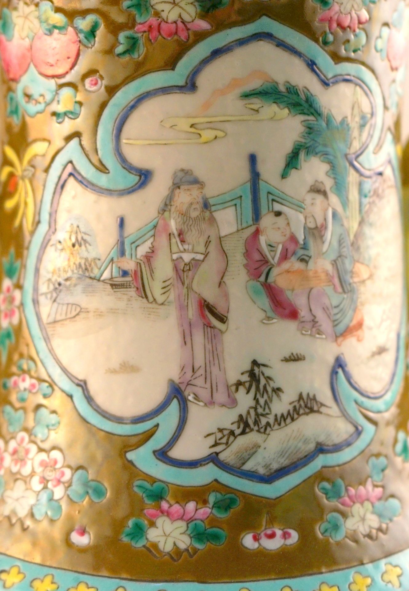 Aufwendige chinesische Exportvase, Tongzhi, um 1920,graue Exportscherbe, olivgrüner Fond, mit gelben - Bild 4 aus 6