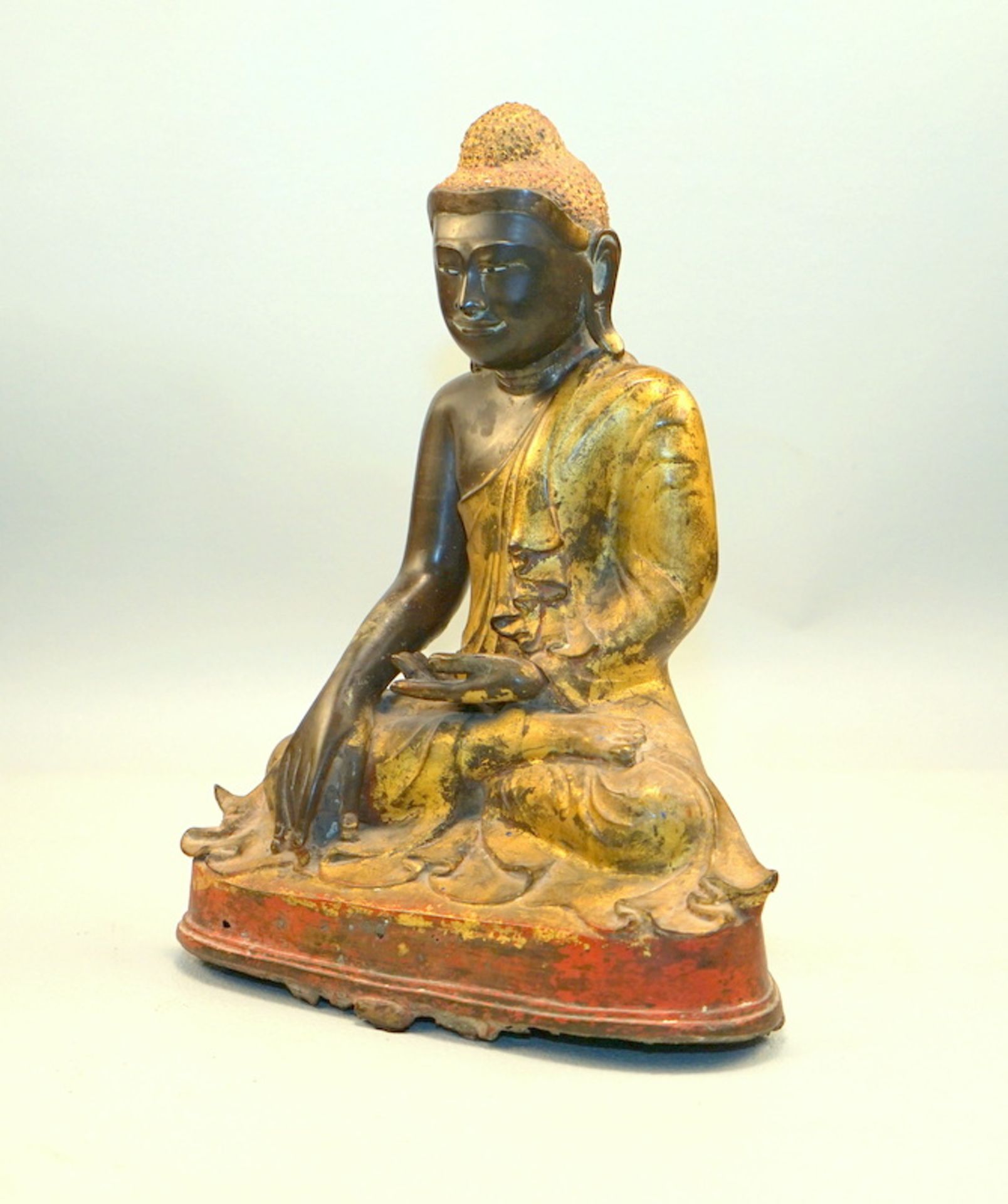 Burmesischer Buddha mit Erdberührungsgeste, Mandalay 18. Jhd.,Im Lotossitz mit Brahma Mudra, - Image 2 of 5
