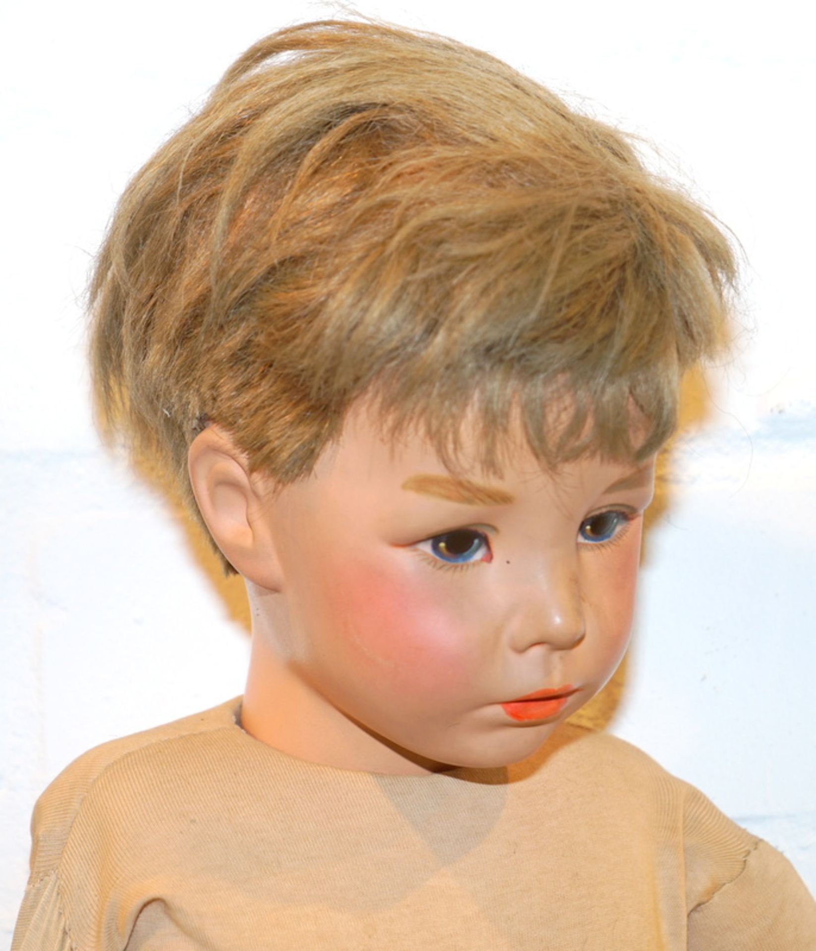 Kruse, Käthe: Schaufensterjunge, 1950er Jahre wohl Käthe Kruse,Handgeknüpfte blonde Echthaare, - Image 2 of 2