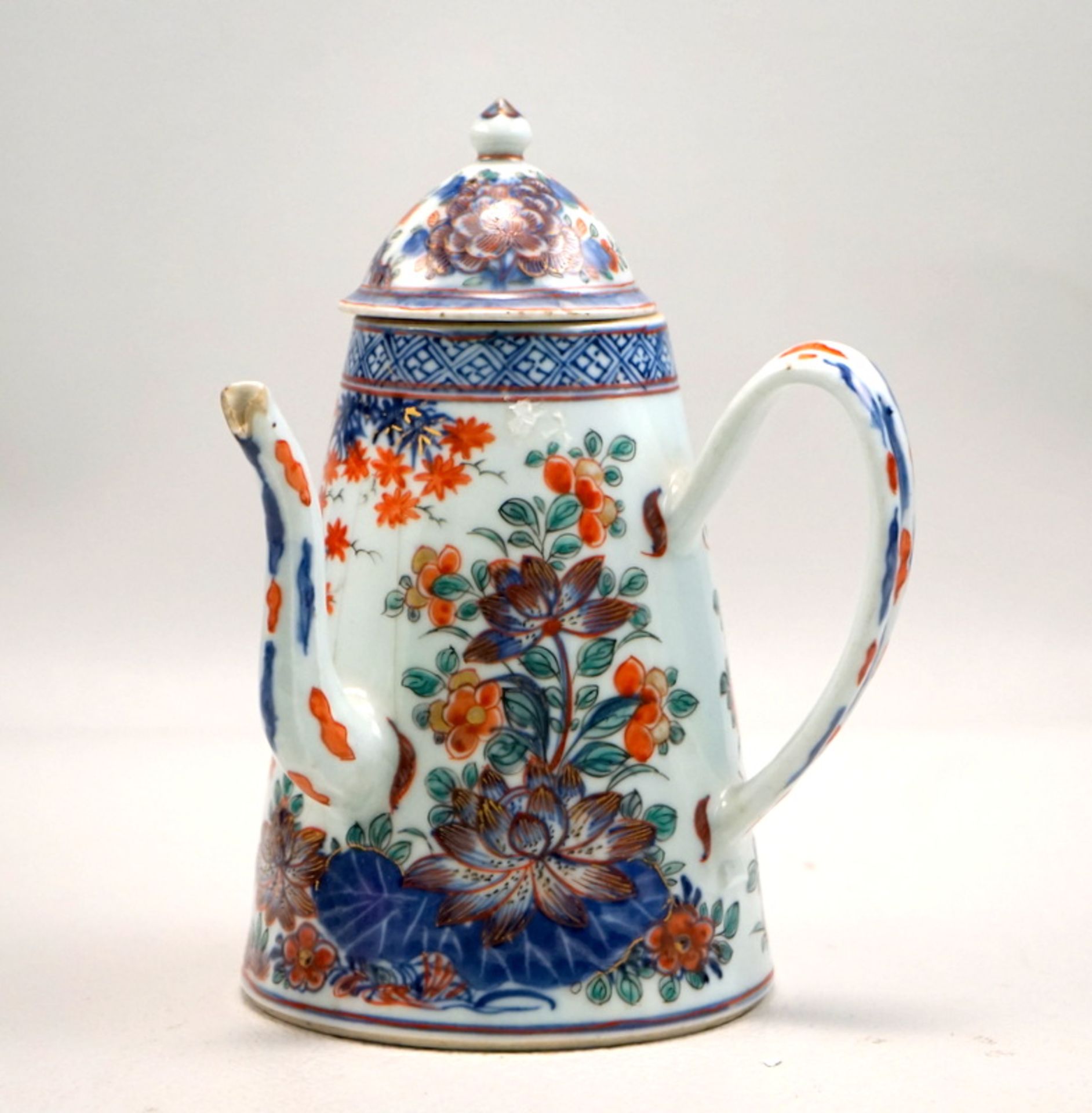 Selten frühe Kanne, Japan (Imari), Ende 17.Jhd.,Porzellan mit polychromer Malerei auf- und