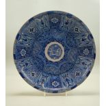 Große Schale, Marokko, wohl 19. Jhd.,heller Scherben, monochrom blaue Malerei, Durchmesser 39cm,