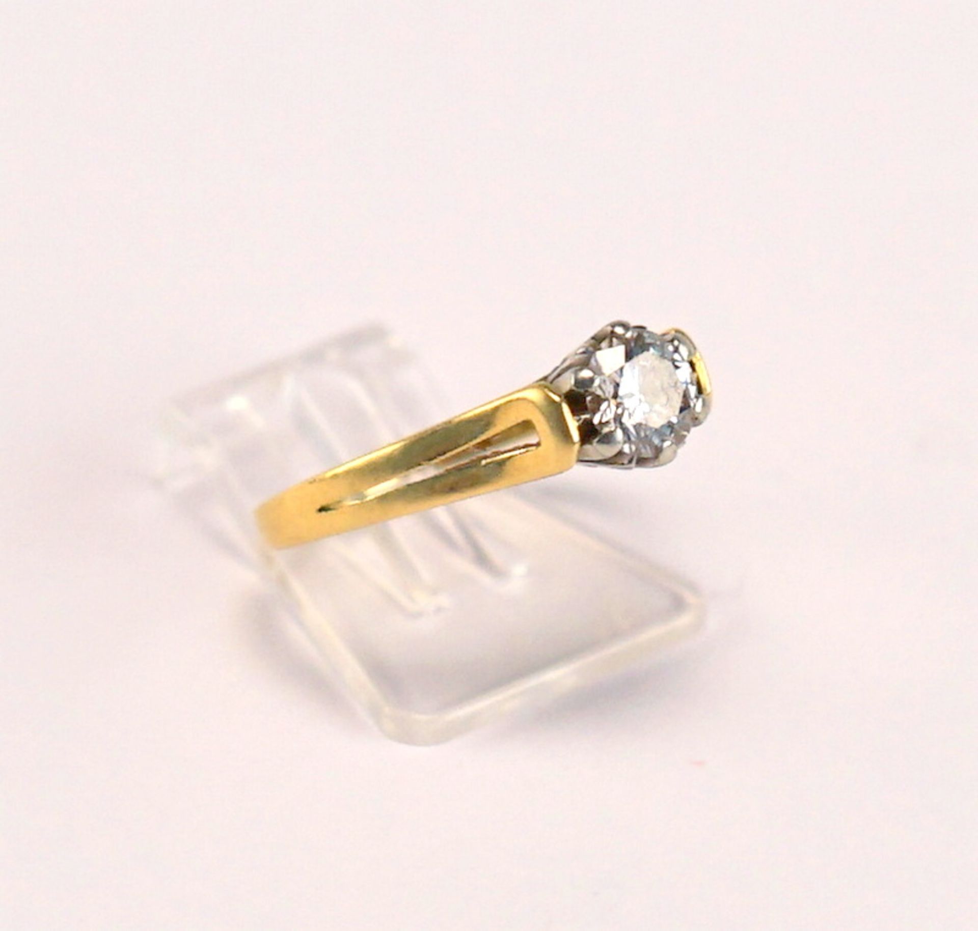 Solitär-Brillant- Ring, ca. 0,4-0,5ct, 750 GG - Image 3 of 4