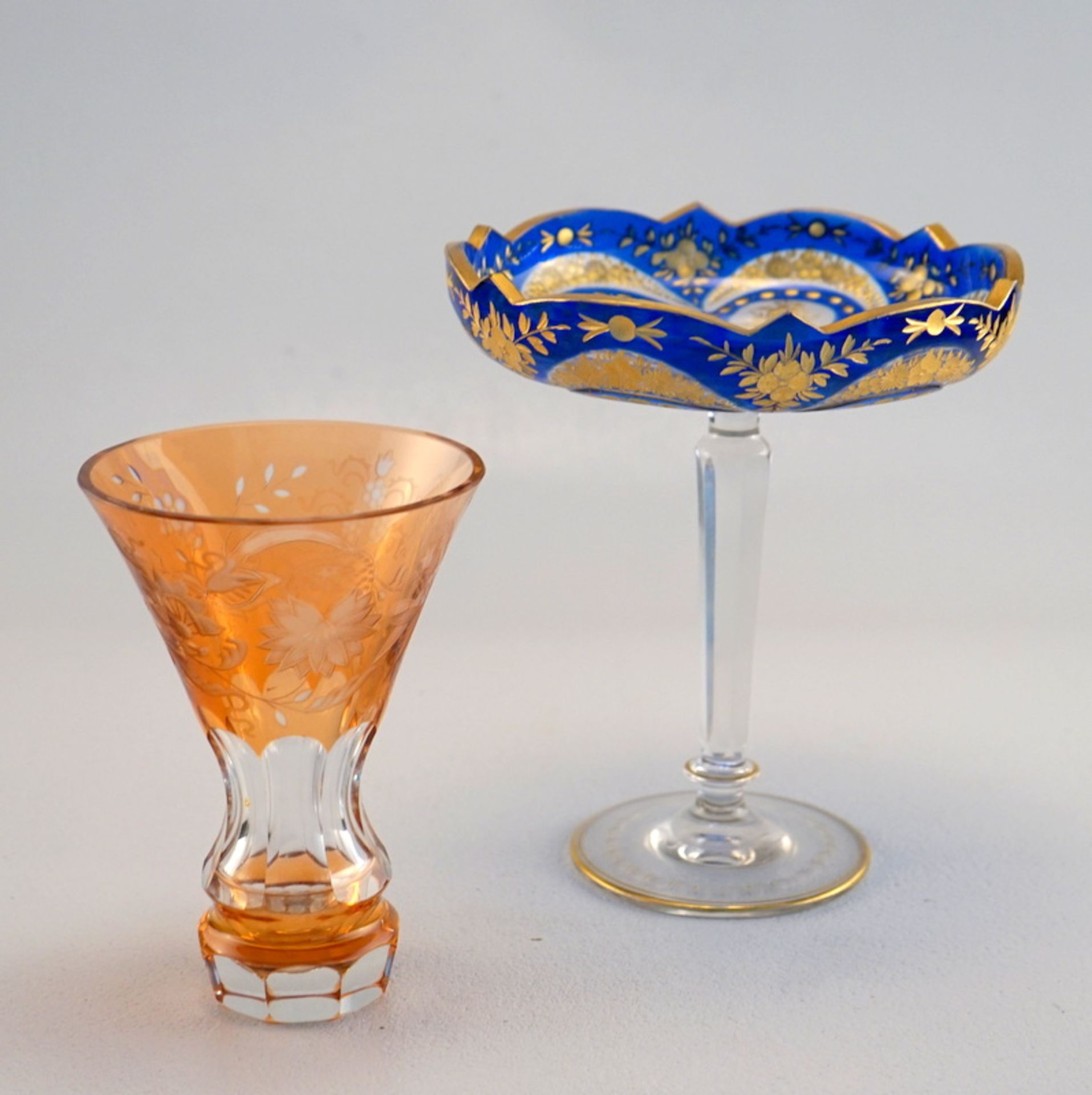 Theresienthal, Kristallglasmanufaktur: Tazza mit Blauem Überfang und Mattvergoldung, 2-tlg.