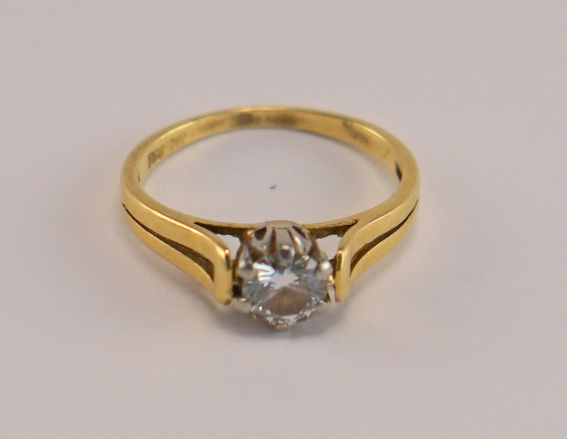 Solitär-Brillant- Ring, ca. 0,4-0,5ct, 750 GG - Image 2 of 4