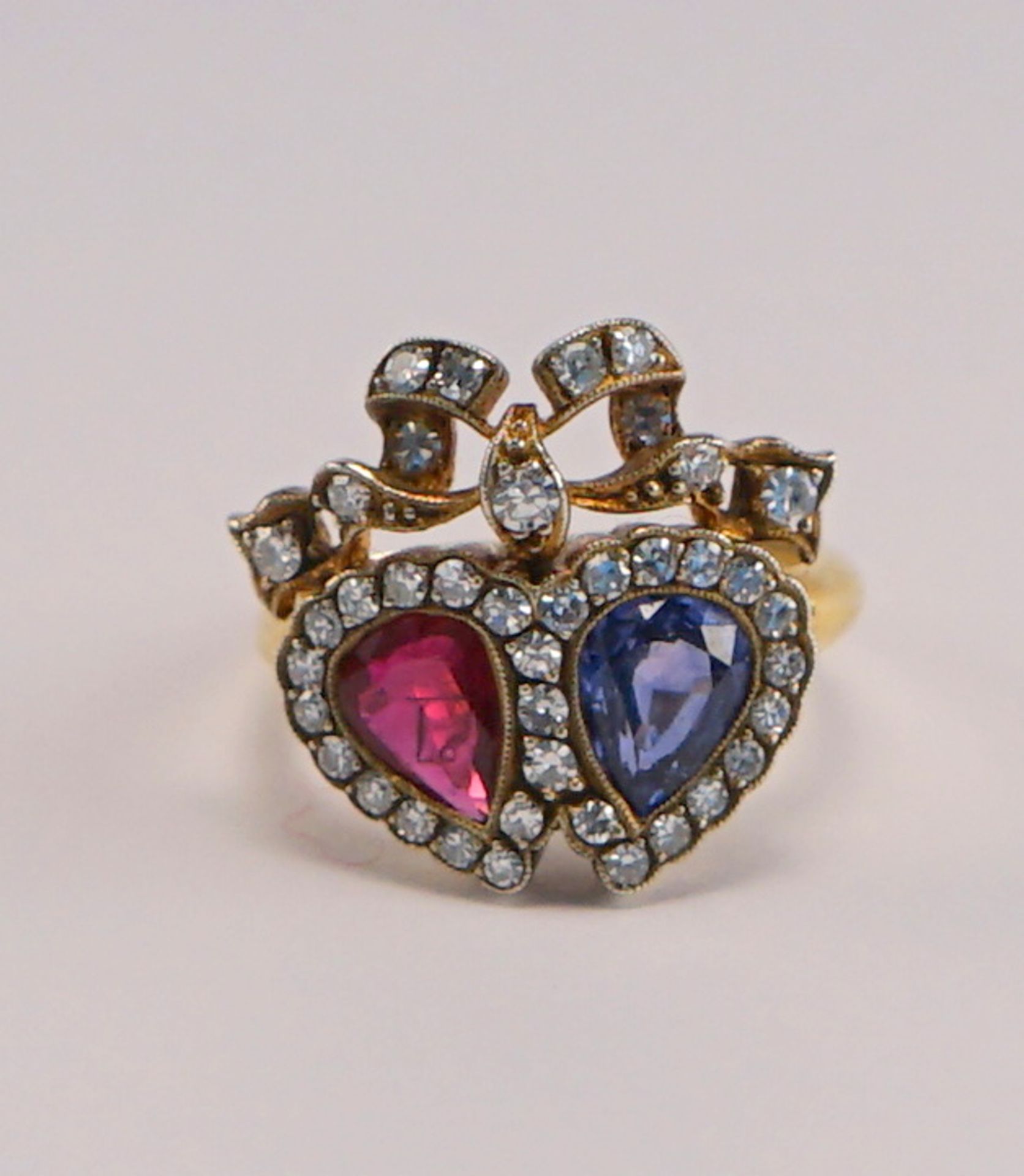 Antiker viktorianischer Doppelherzring mit Saphir, Rubin und Diamanten - Image 2 of 3