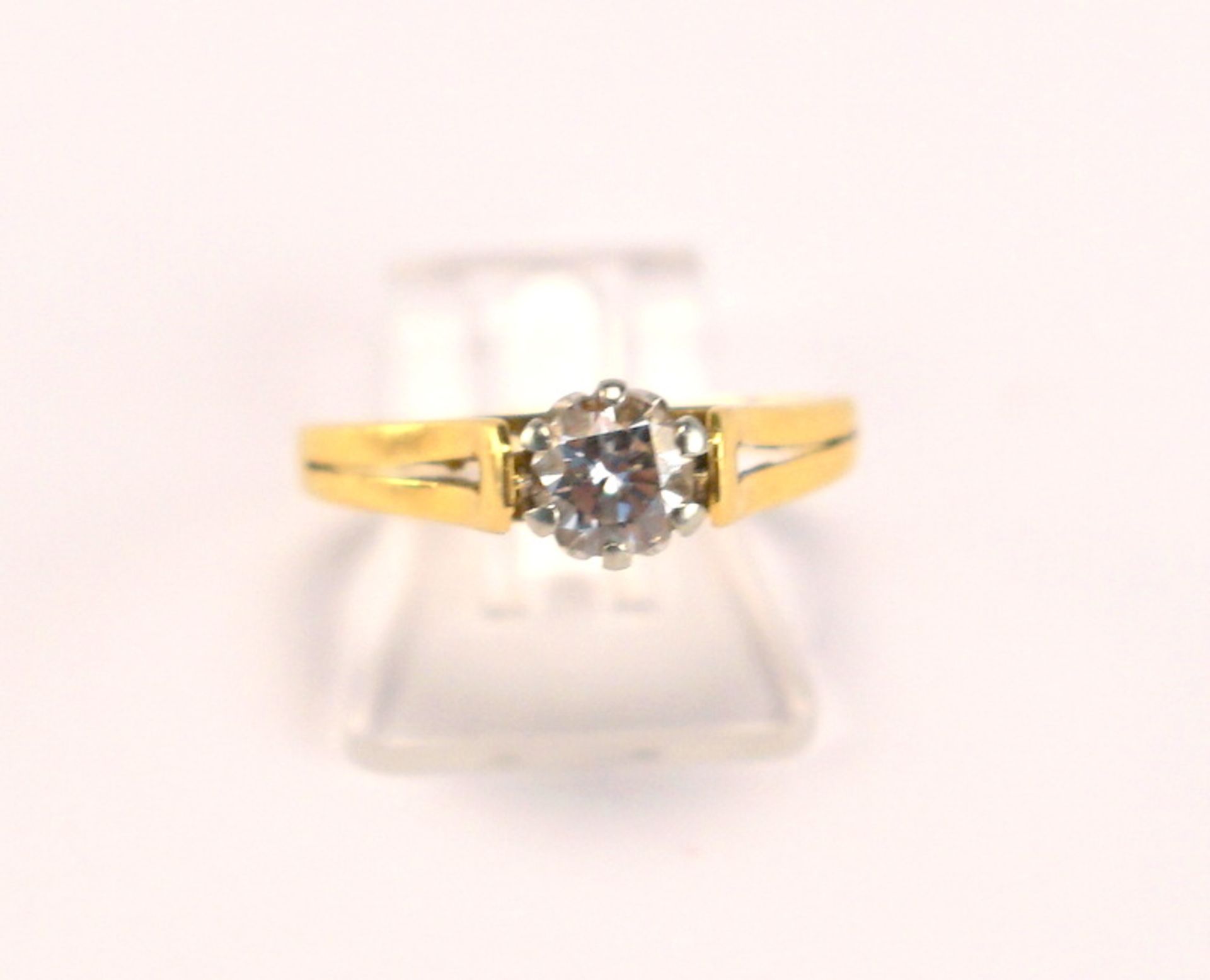 Solitär-Brillant- Ring, ca. 0,4-0,5ct, 750 GG - Image 4 of 4