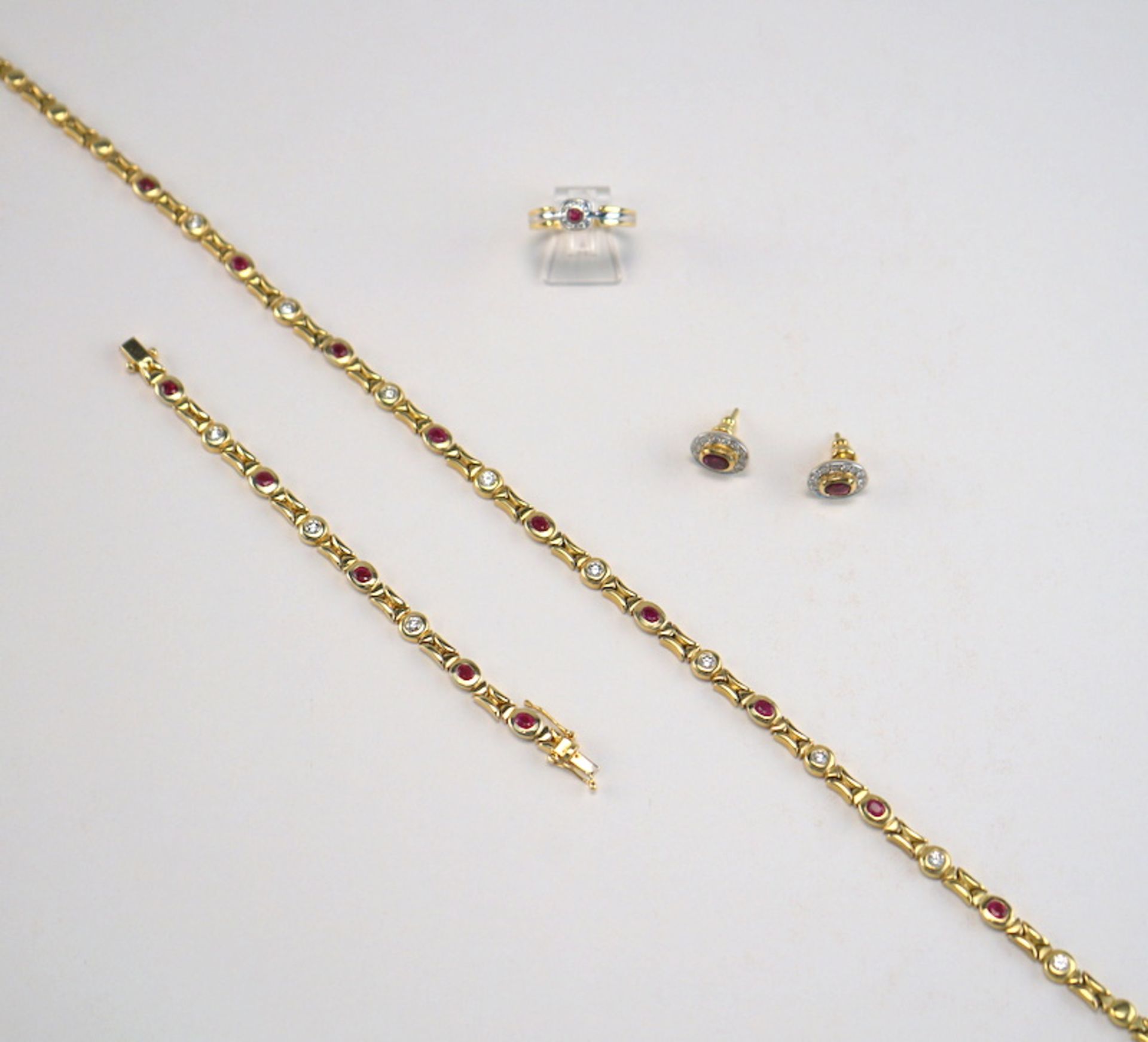 Schmuckset mit Brillanten und Rubinen besetzt, 750 GG, insg. ca. 1,5ct Brillantbesatz - Image 2 of 2