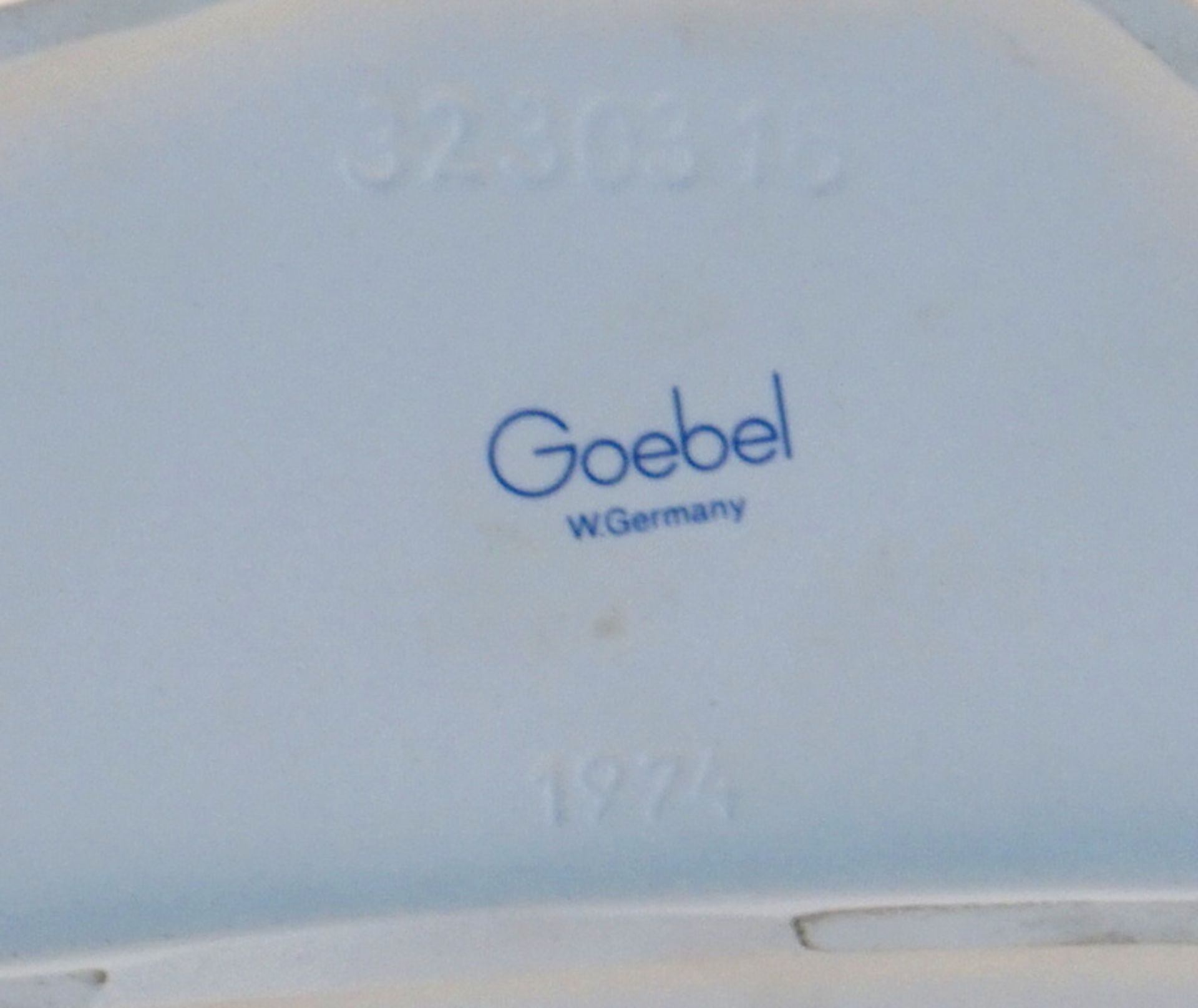 Goebel Porzellanfabrik: Stute mit Fohlen, sign. G. Bochmann, Mod 3230318, dat. 1974 - Image 2 of 3
