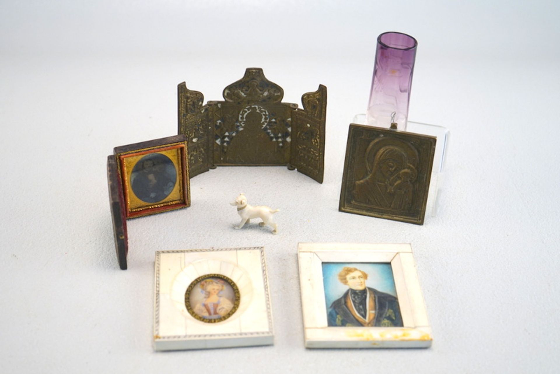 Sammlung von sieben Antiken Objekten