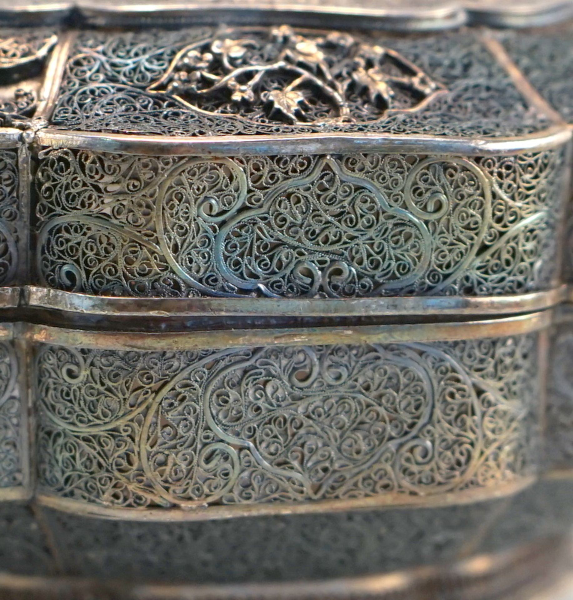 Seltene Deckeldose mit Luftdrachen in feinem Silberfiligran, Quianlong Periode - Image 8 of 8