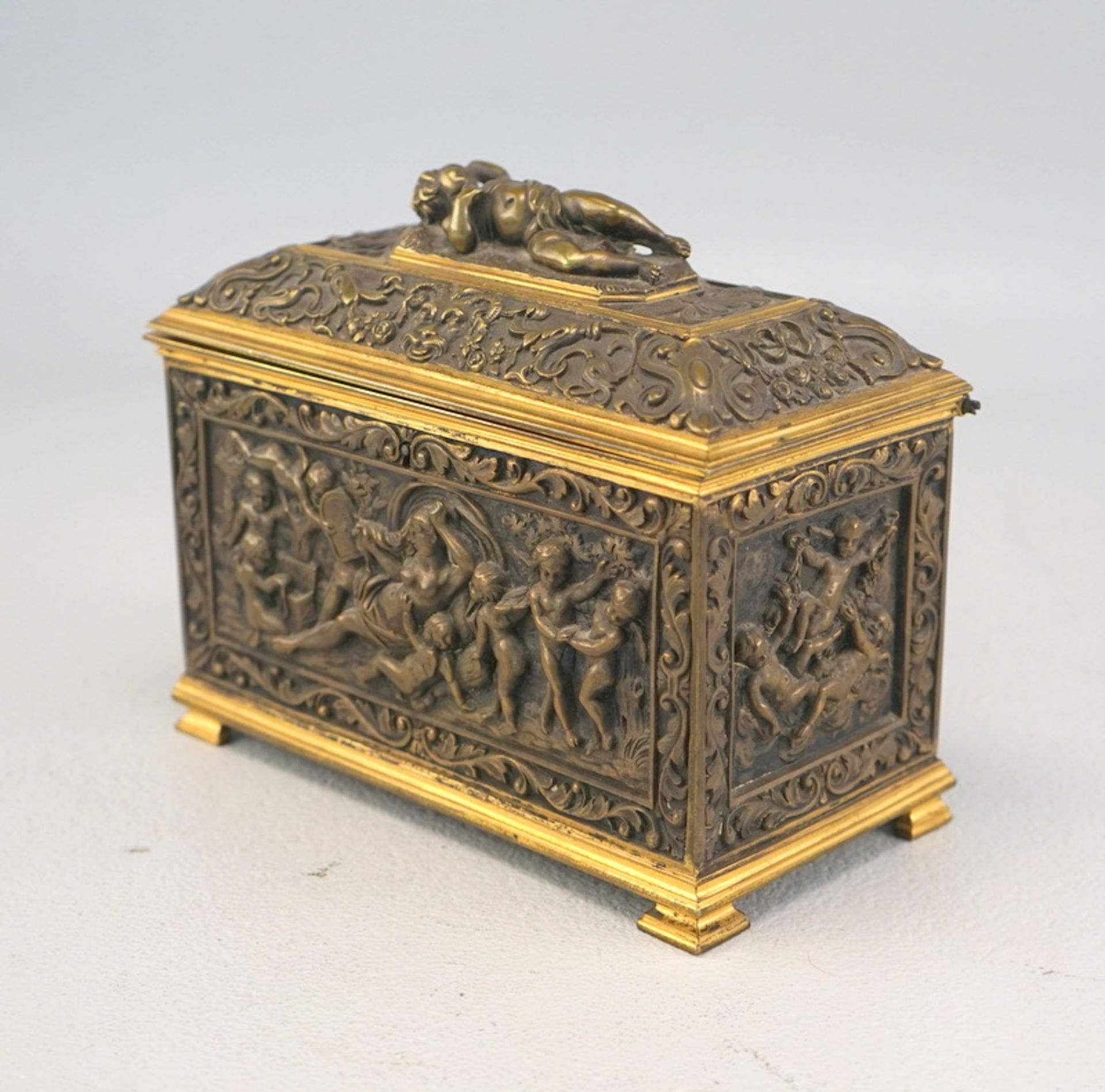 Tea Caddy, Bronze, vollplastischer Puttendekor, 1. H. 20. Jhd. - Image 3 of 6