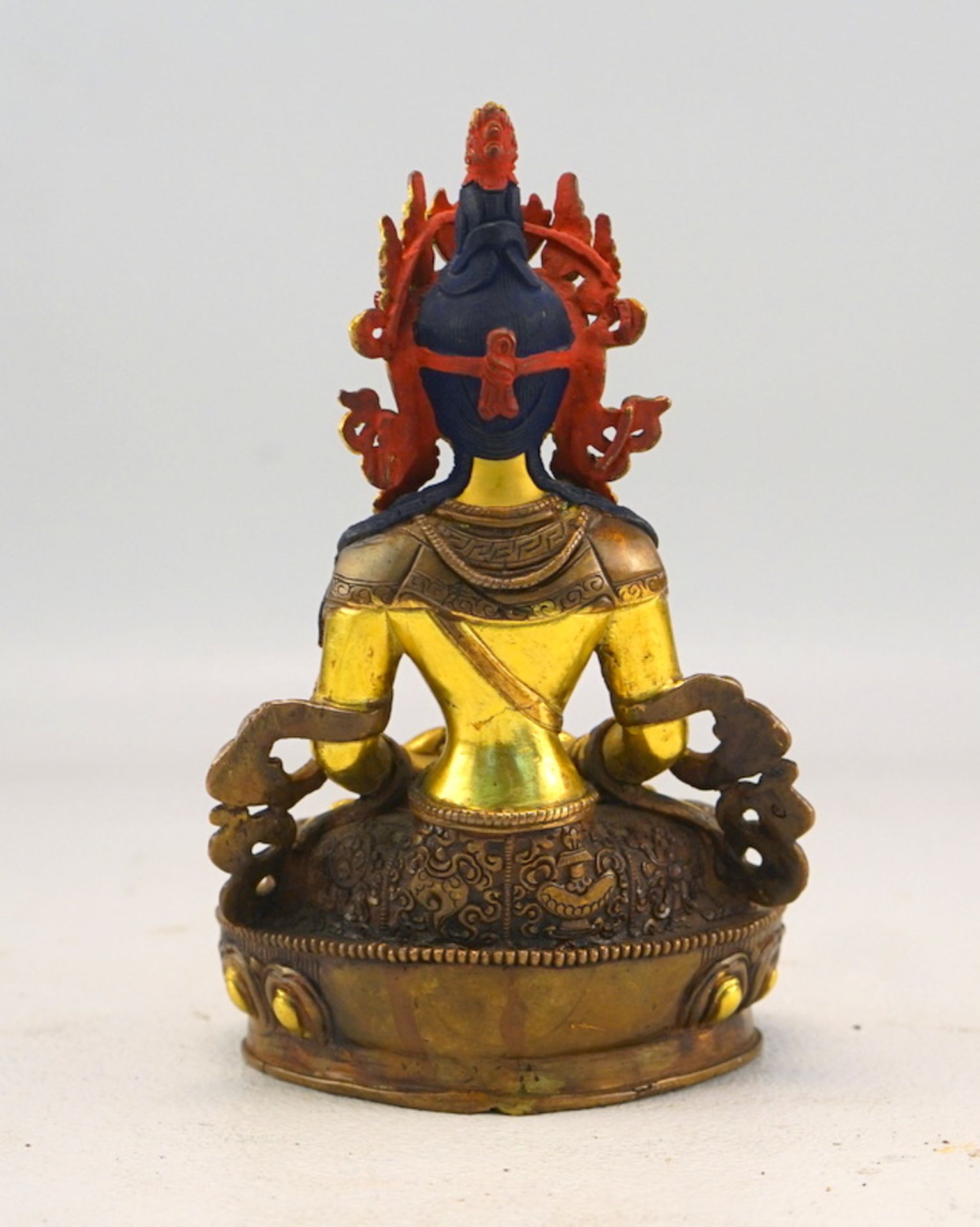 Tara mit dem Gefäß des Lebenselexiers, Sinotibetisch, feuervergoldet - Bild 2 aus 3