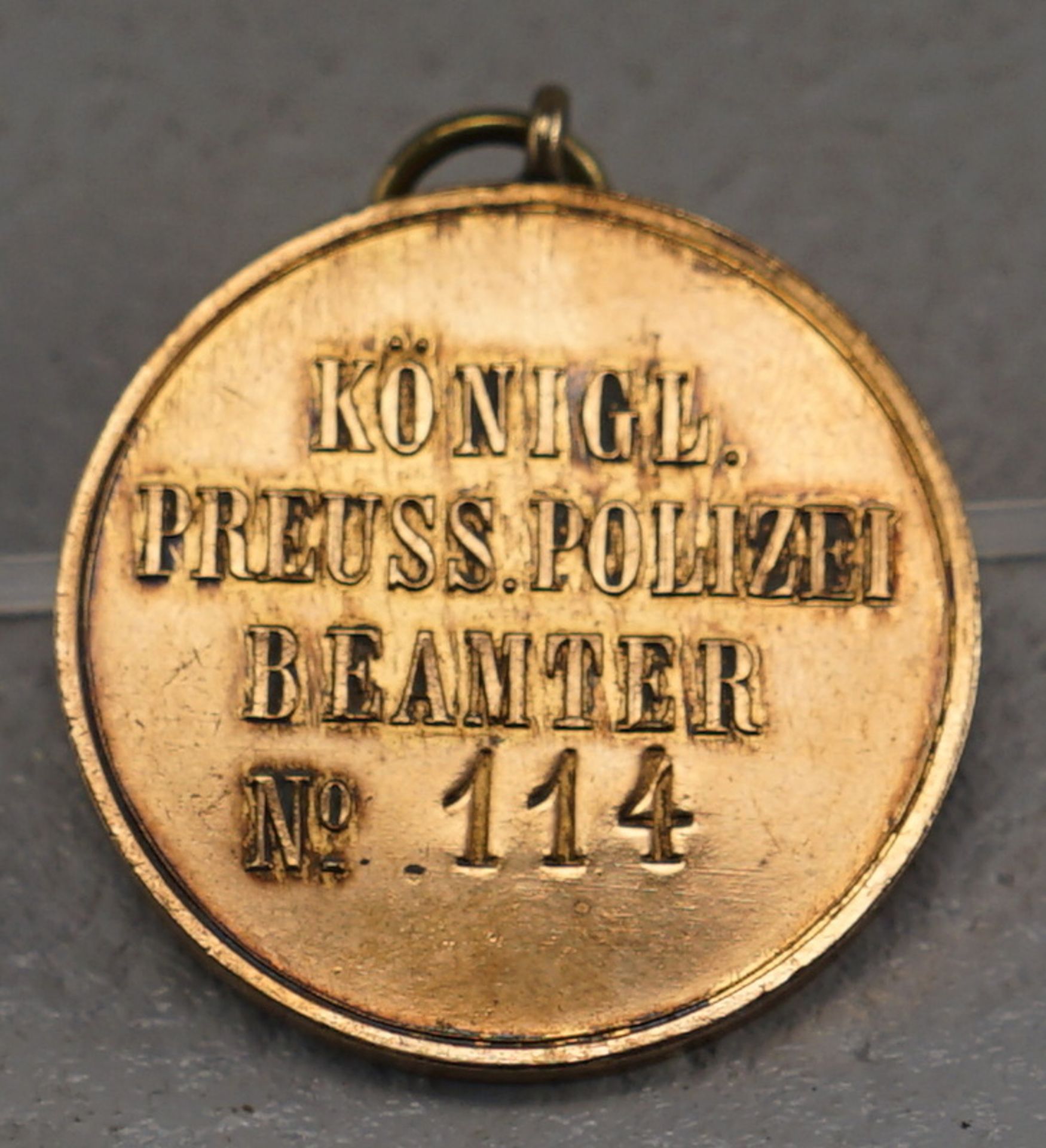 Königlich preußische Polizeidienstmarke Nummer 114 Kassel, historisches Original - Image 2 of 2