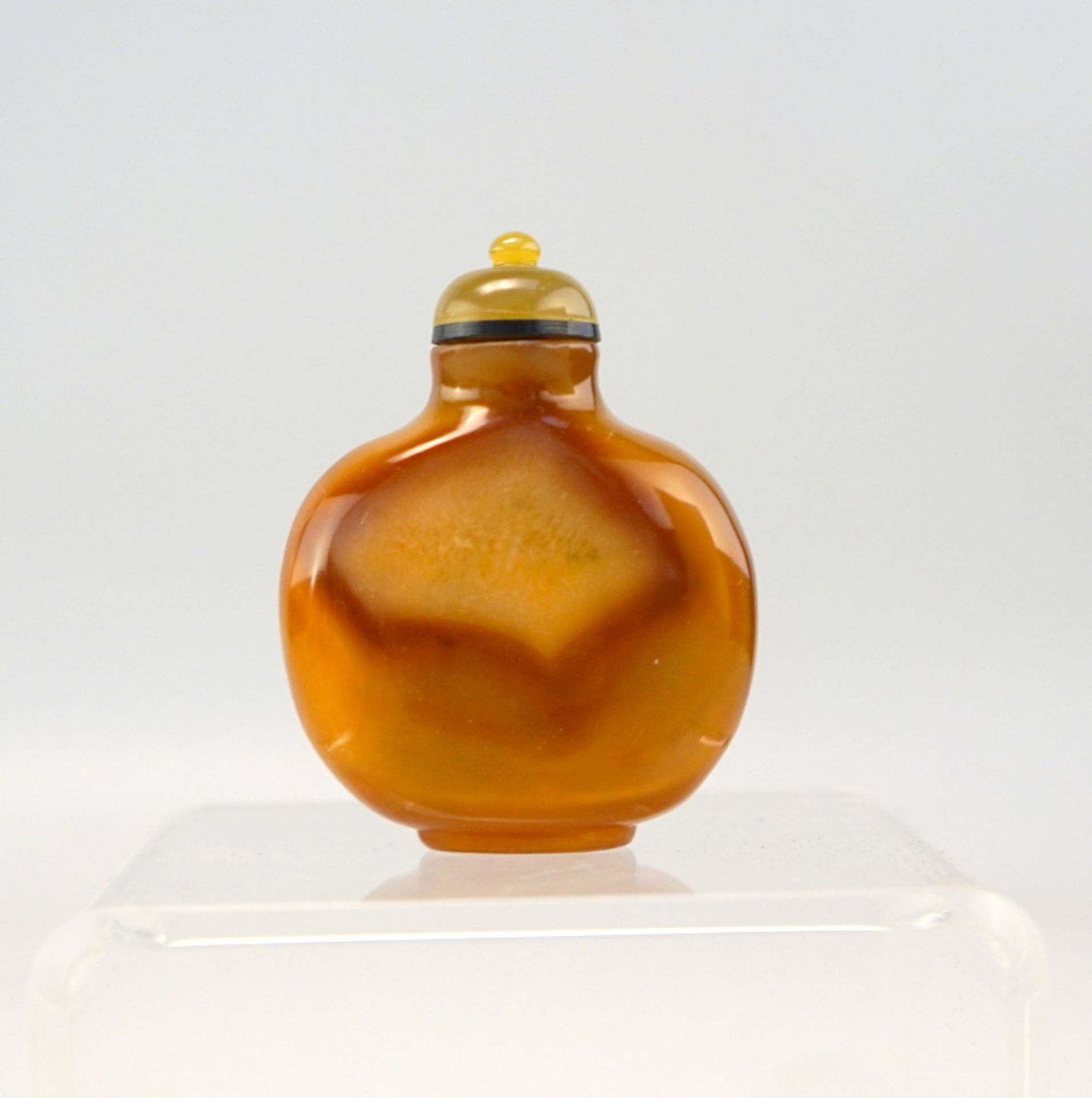 Zwei Snuff Bottle: Achat jeweils mit Reliefschnitzereien, China Qing Dyn. - Bild 3 aus 6