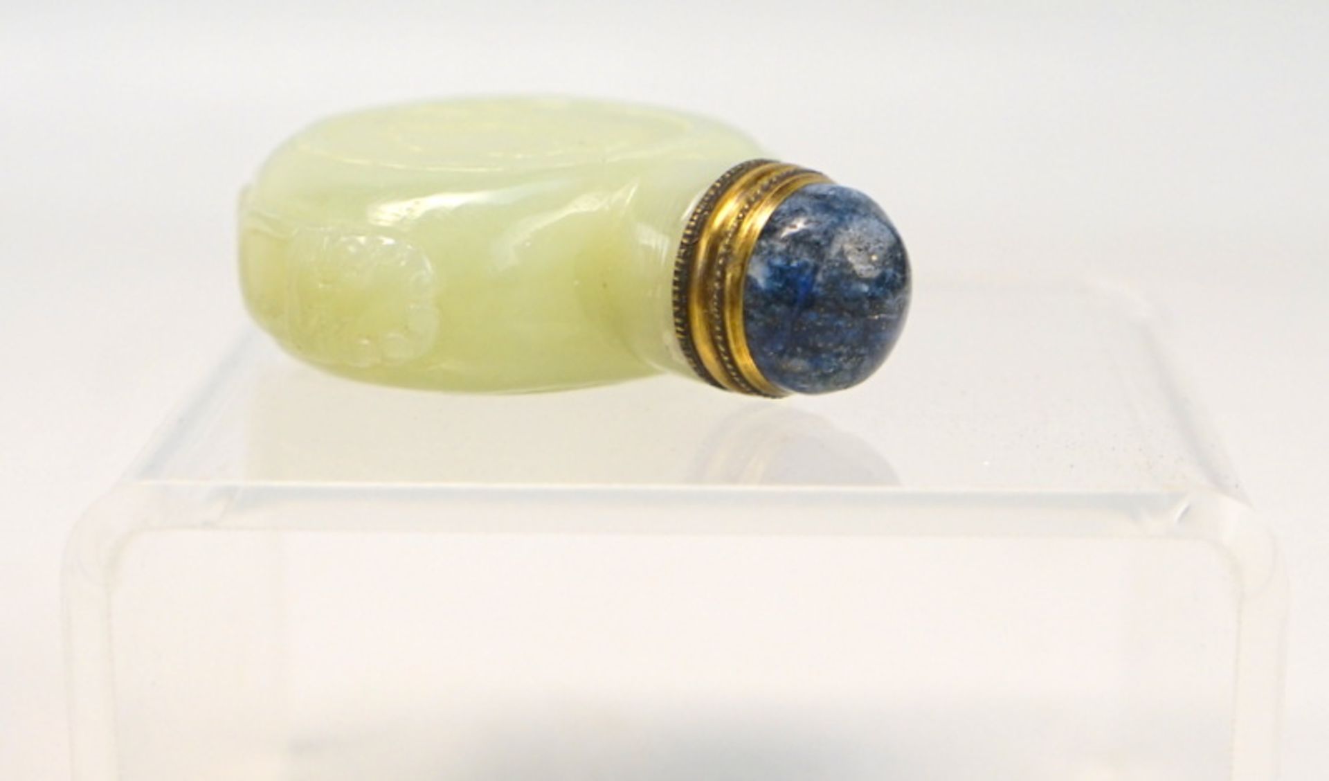 Snuff Bottle, Qing Dyn., Jade geschnitzt, 18./19. Jhd. - Bild 4 aus 4