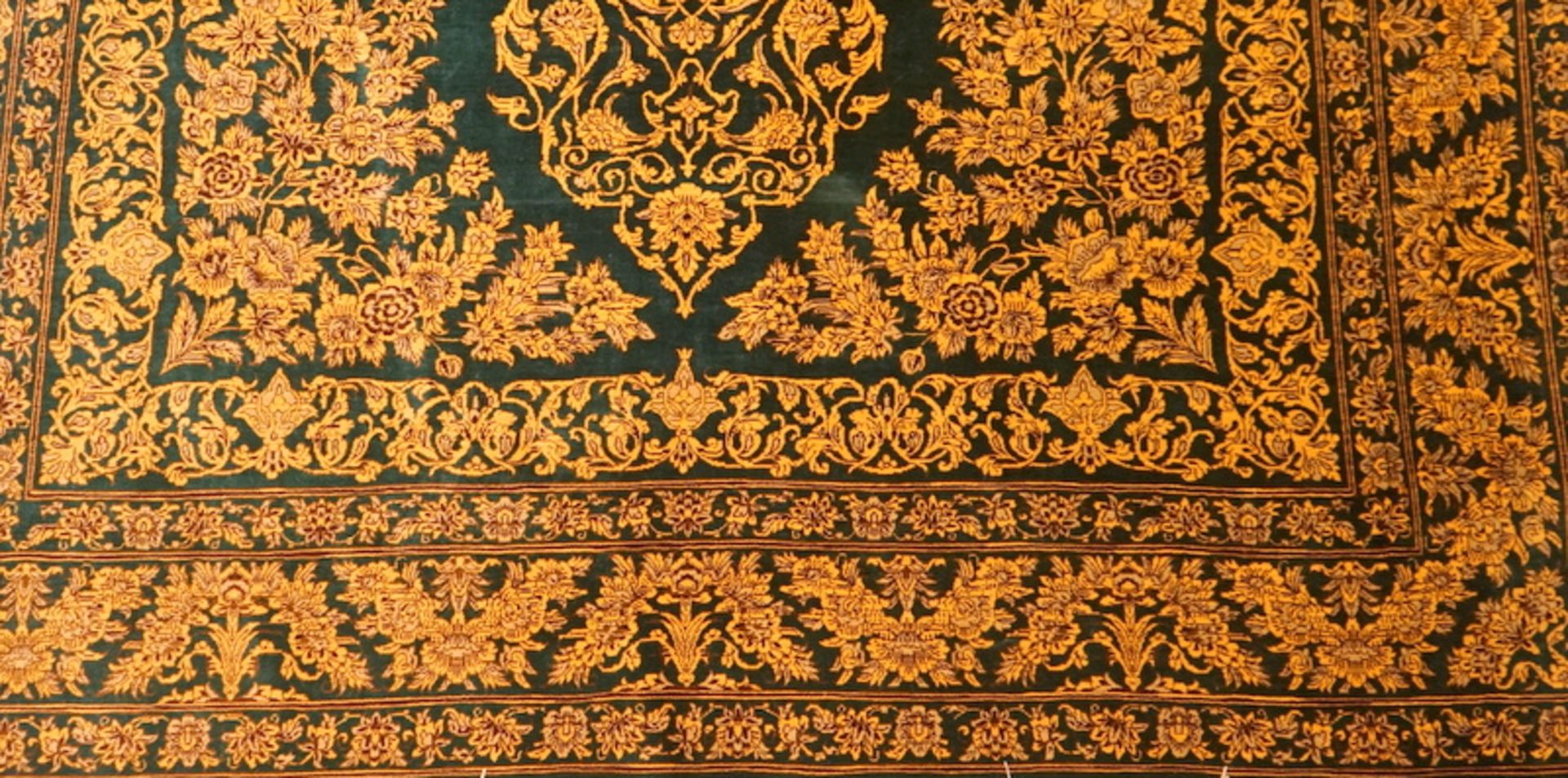 Persischer Gulshan in Grün und Gold auf Seide - Bild 3 aus 4