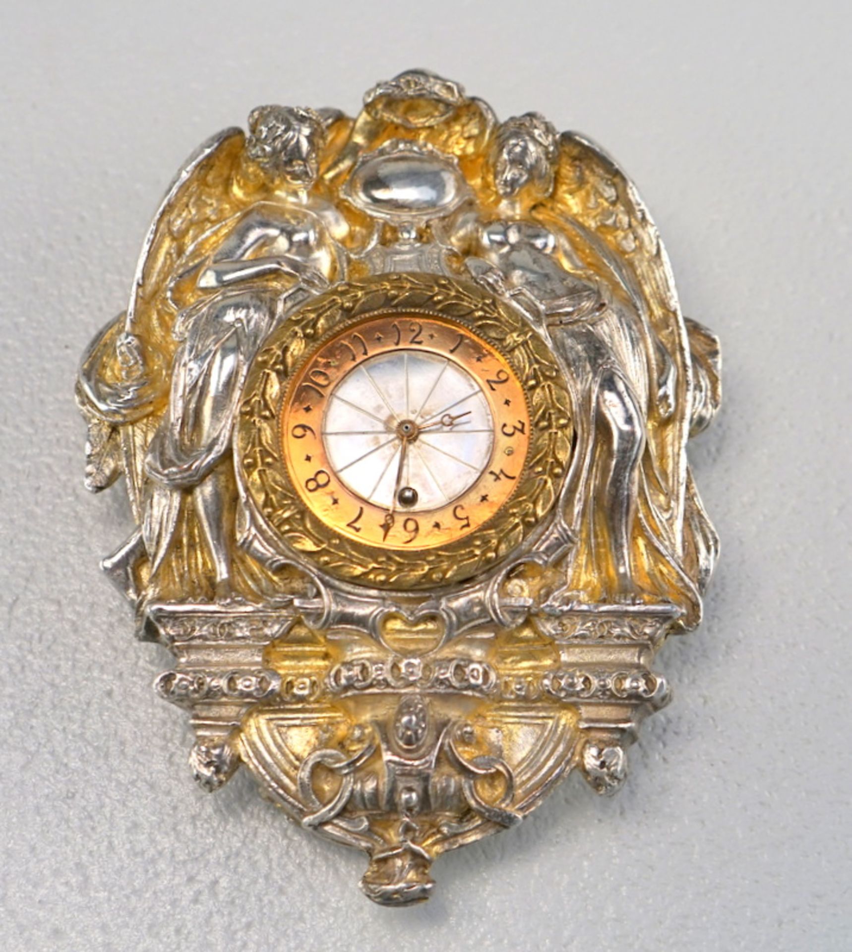 Tischuhr mit silbernen Viktorien Angelus Watch swiss