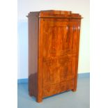 Wäscheschrank, sog. "Blender" Biedermeier um 1830