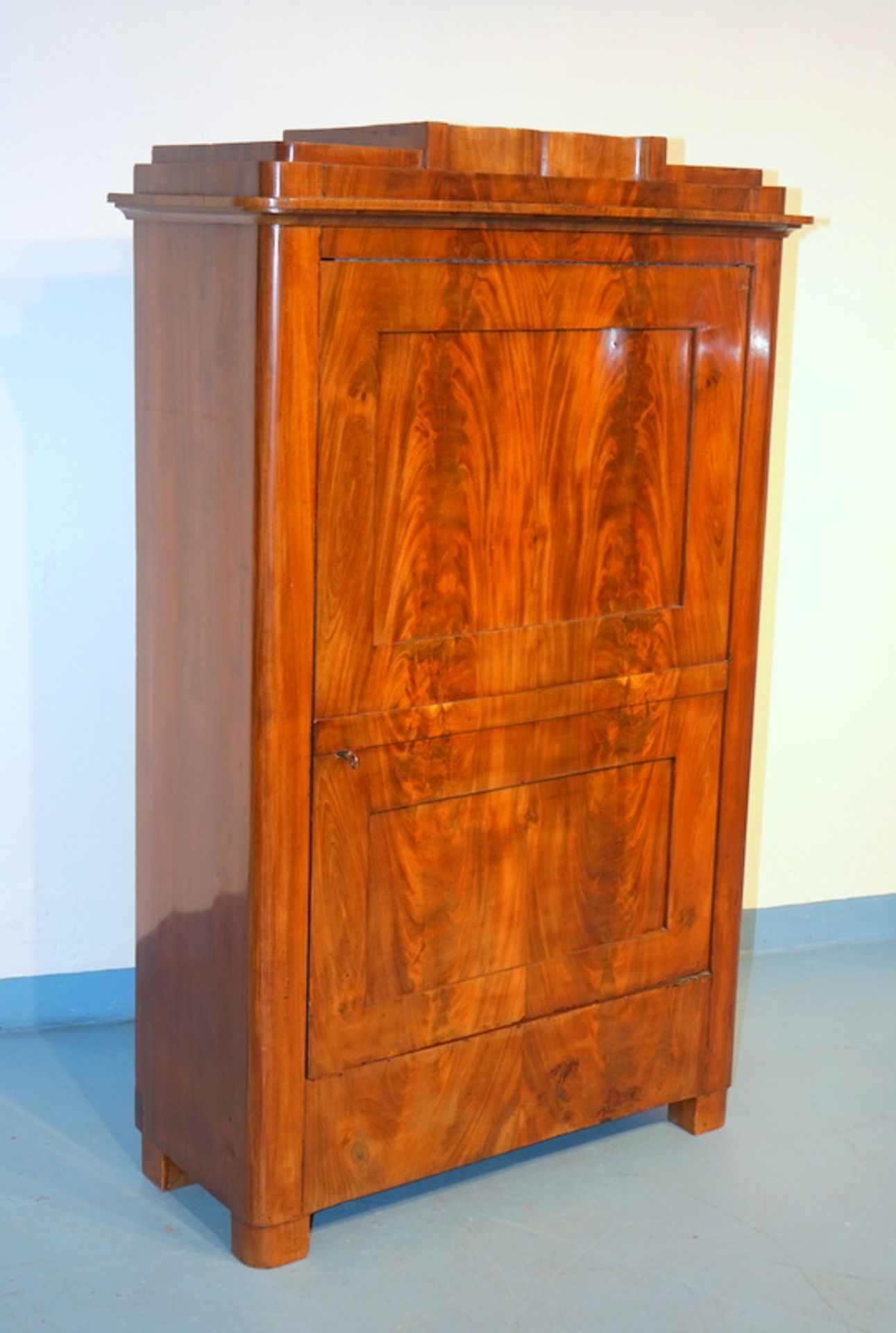 Wäscheschrank, sog. "Blender" Biedermeier um 1830