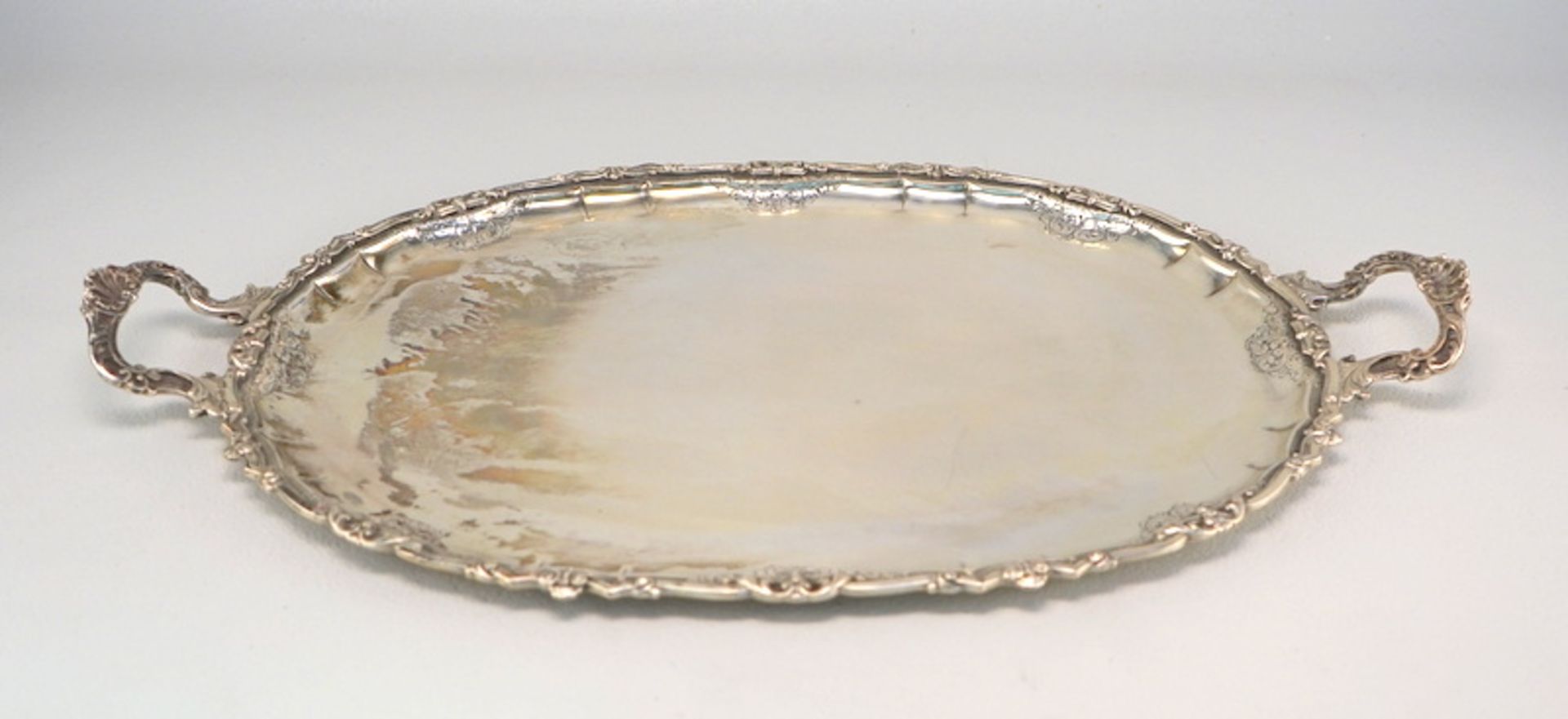 Conuri: Großea Tablett mit Rocaillenhandhaben, 800er Silber, Italien
