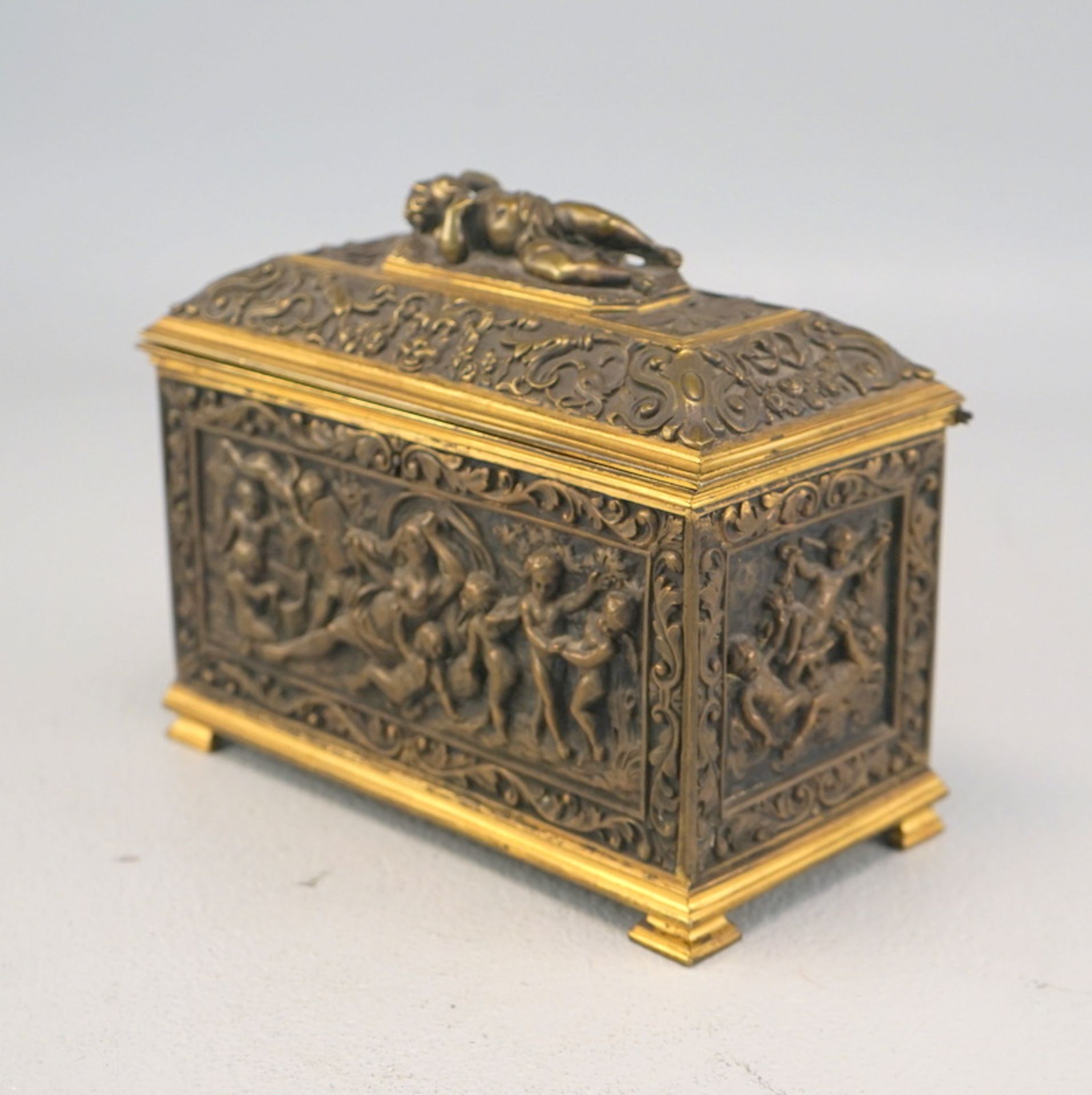 Tea Caddy, Bronze, vollplastischer Puttendekor, 1. H. 20. Jhd. - Image 2 of 6