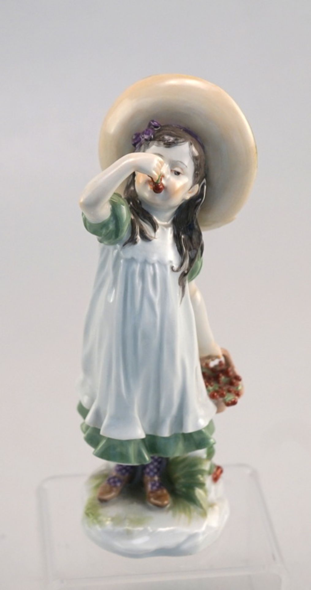 Königl. Meissen: Mädchen mit Kirschen, Entw. Paul Helmig (1907) - Bild 2 aus 5