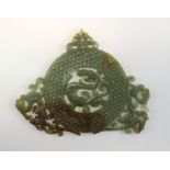 Amulettscheibe/Bi-Scheibe mit Dekor aus Vogelköpfen und Drache, Han Dynastie