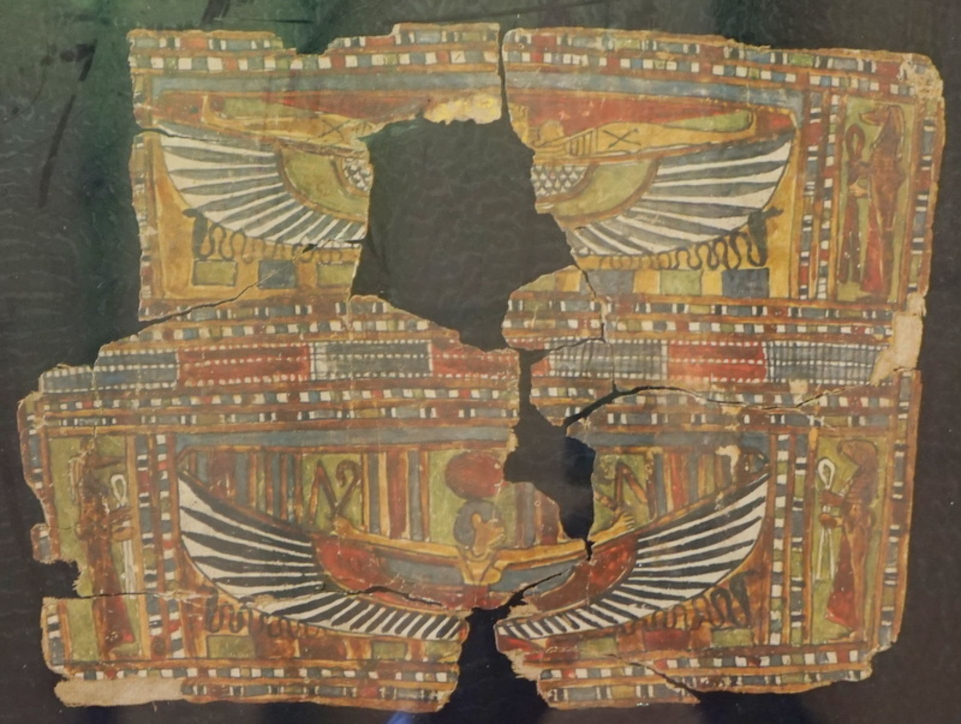 Fragmente einer altägyptischen Malerei mit Darstellung von Maat