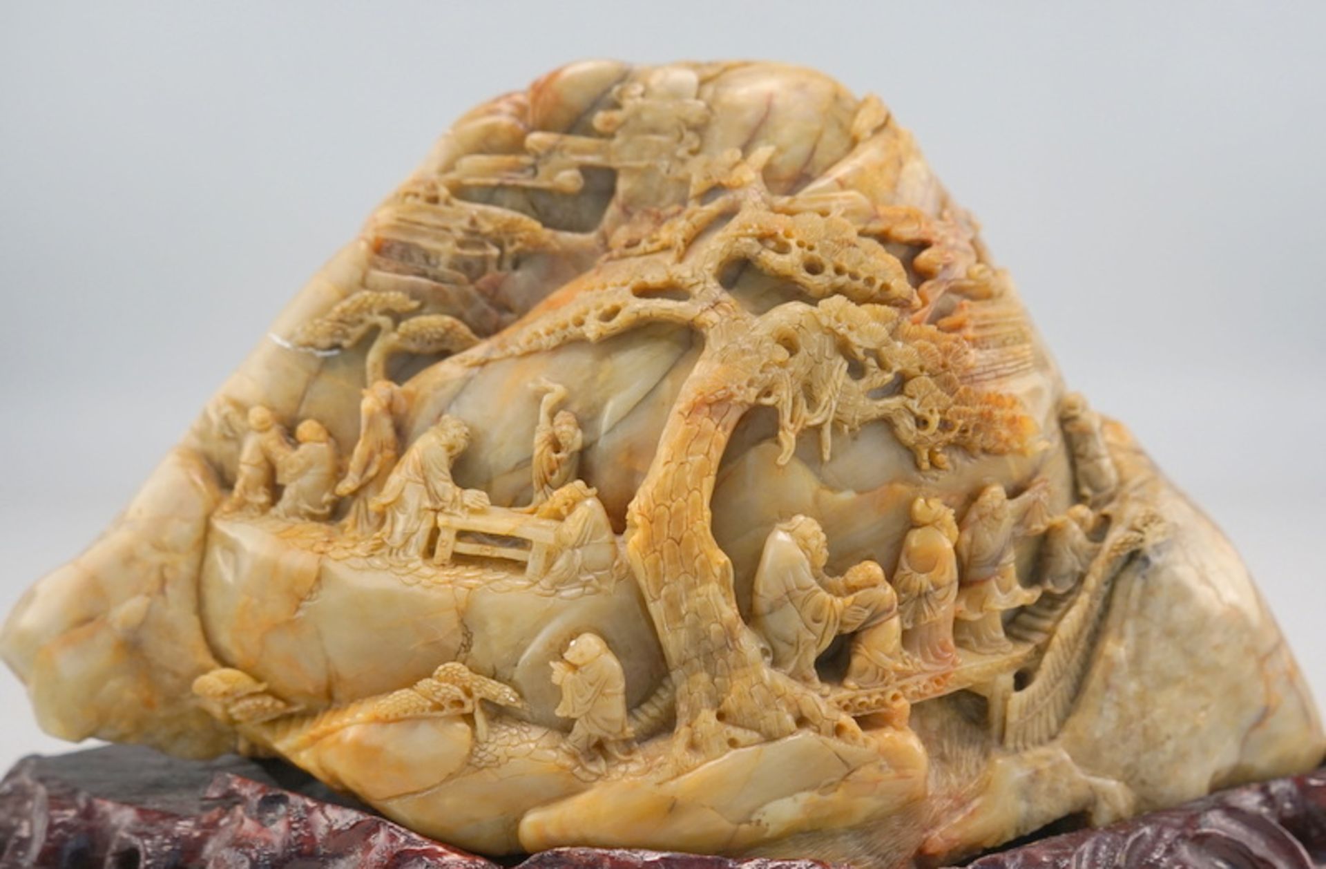 Soap Stone, feine Schnitzereien mit aufwendiger vielfiguriger Landschaftsdarstellung, Qing Dyn. - Image 3 of 4