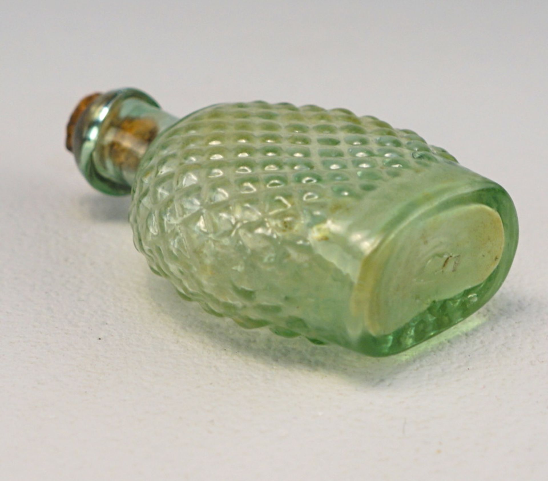 Kleine Waldglas Schnapsflasche mit Nuppendekor - Bild 2 aus 2