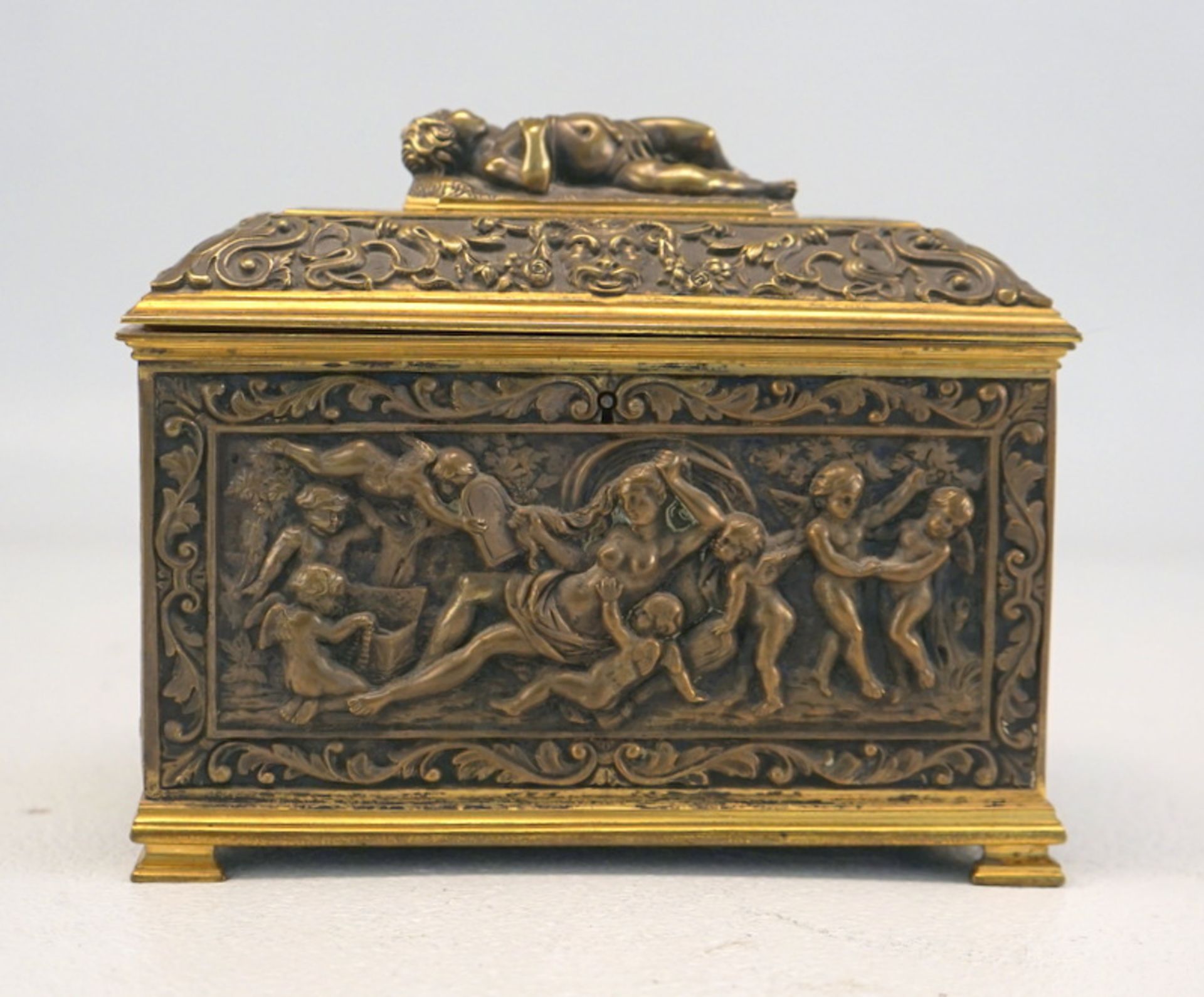 Tea Caddy, Bronze, vollplastischer Puttendekor, 1. H. 20. Jhd. - Image 4 of 6