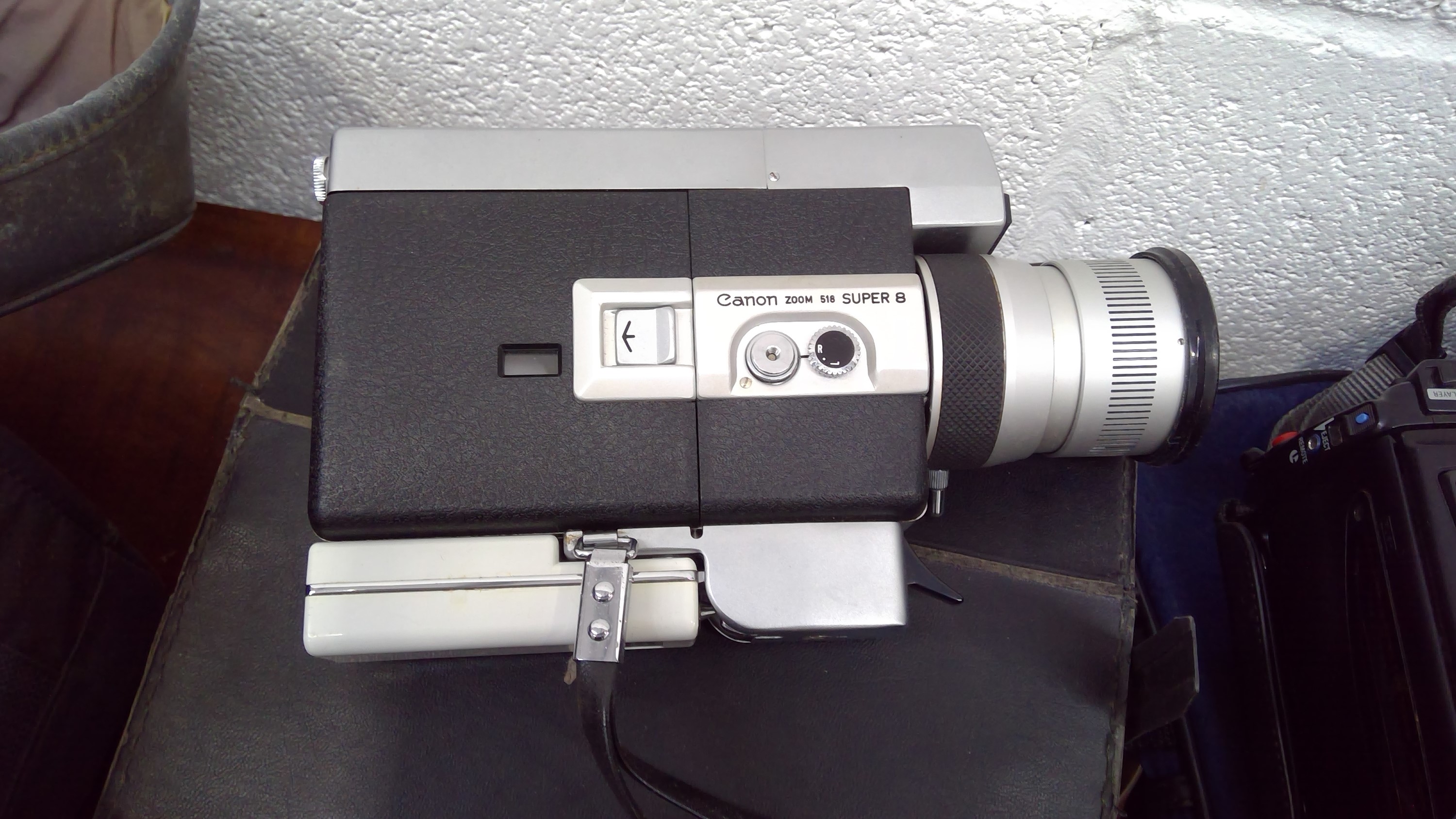 Canon Super 8, Conway Vintage Box Camera along with a selection of cameras. - Image 3 of 3