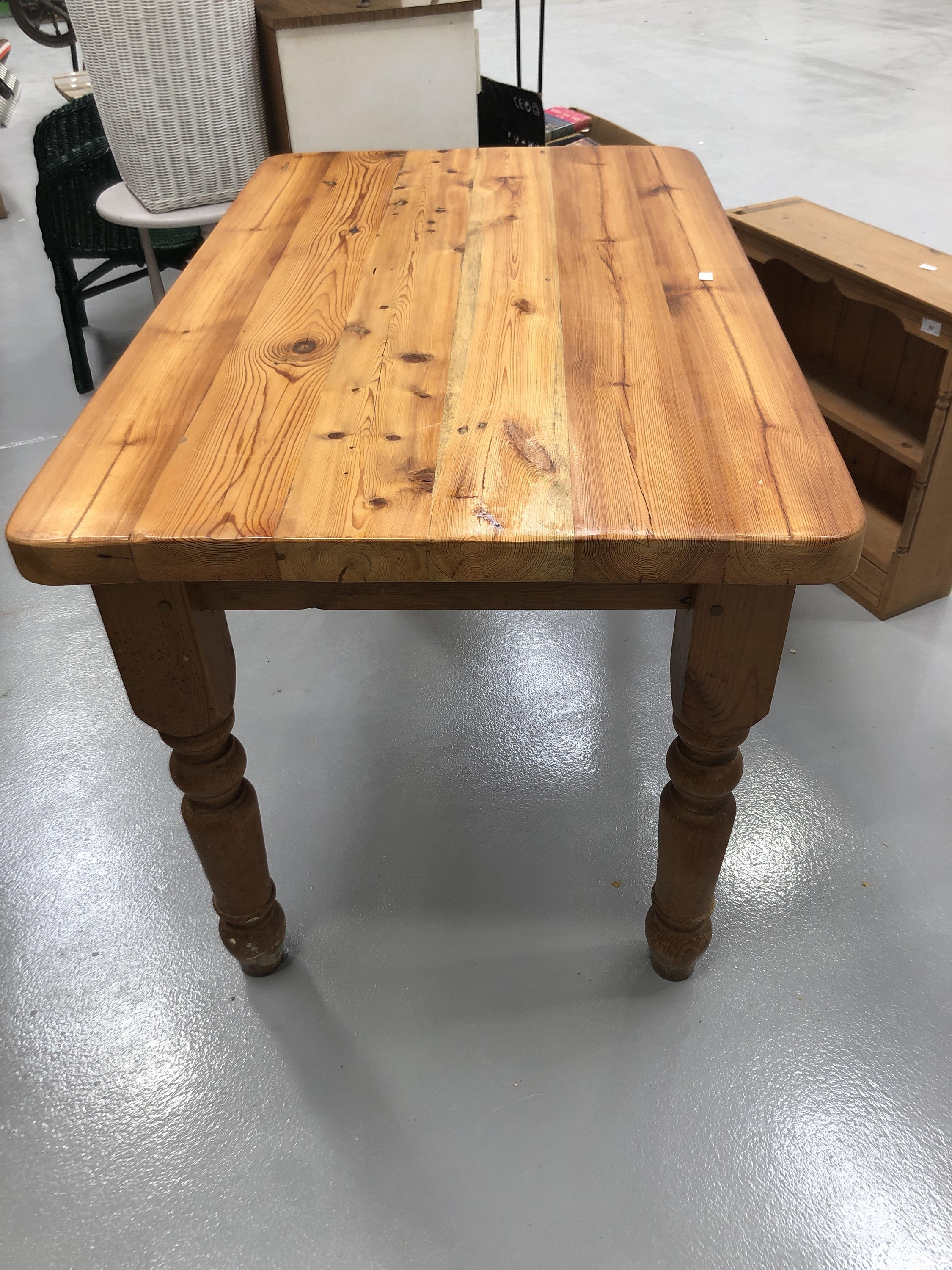 Modern pine kitchen table, height 79cm width 122cm depth 75cm. - Image 2 of 2