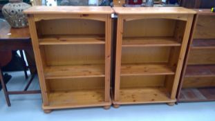 A pair of pine open bookshelves. Height 95.5cm, width 67.5cm, depth 29cm.