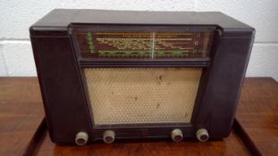 A Philips bakelite radio.