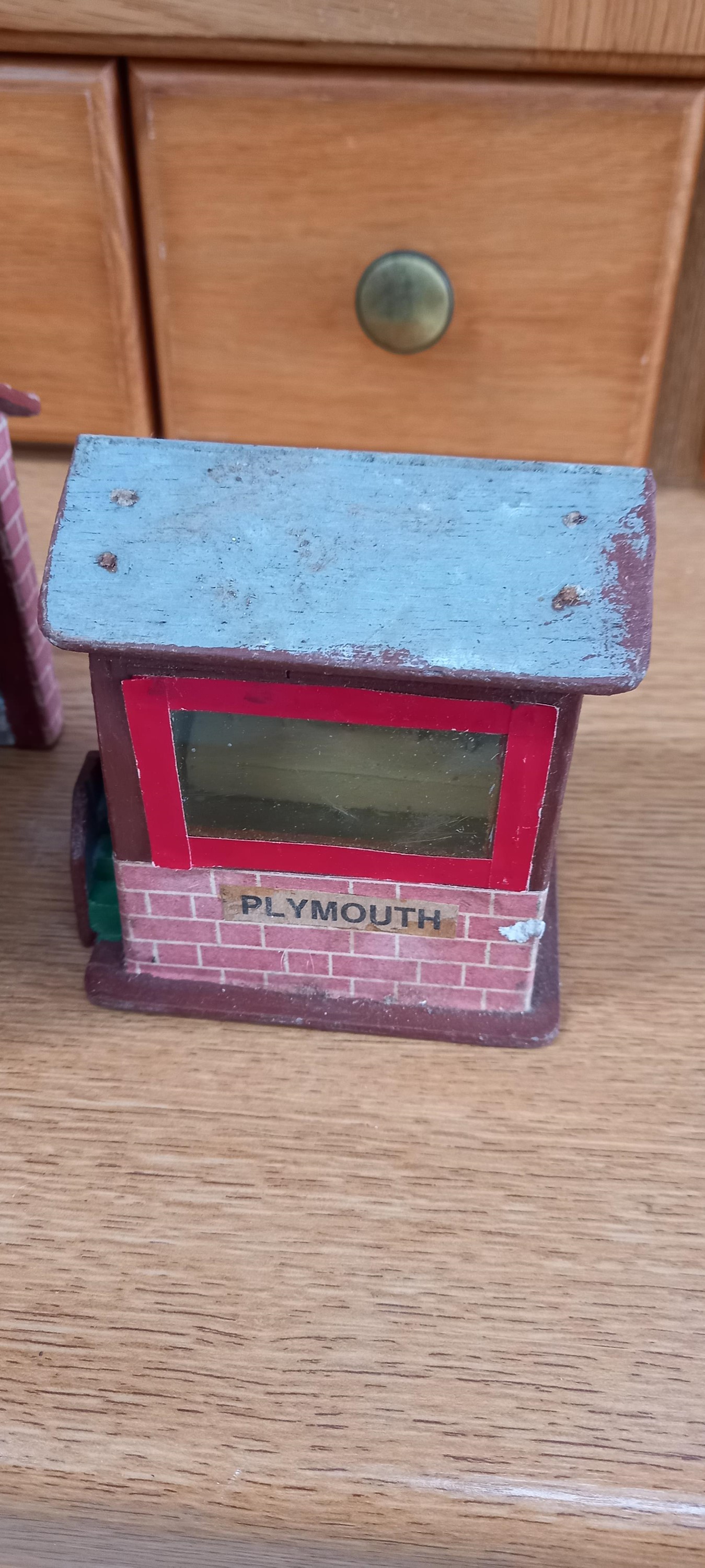 A vintage toy piano, model railway buildings and other toys. - Image 5 of 5