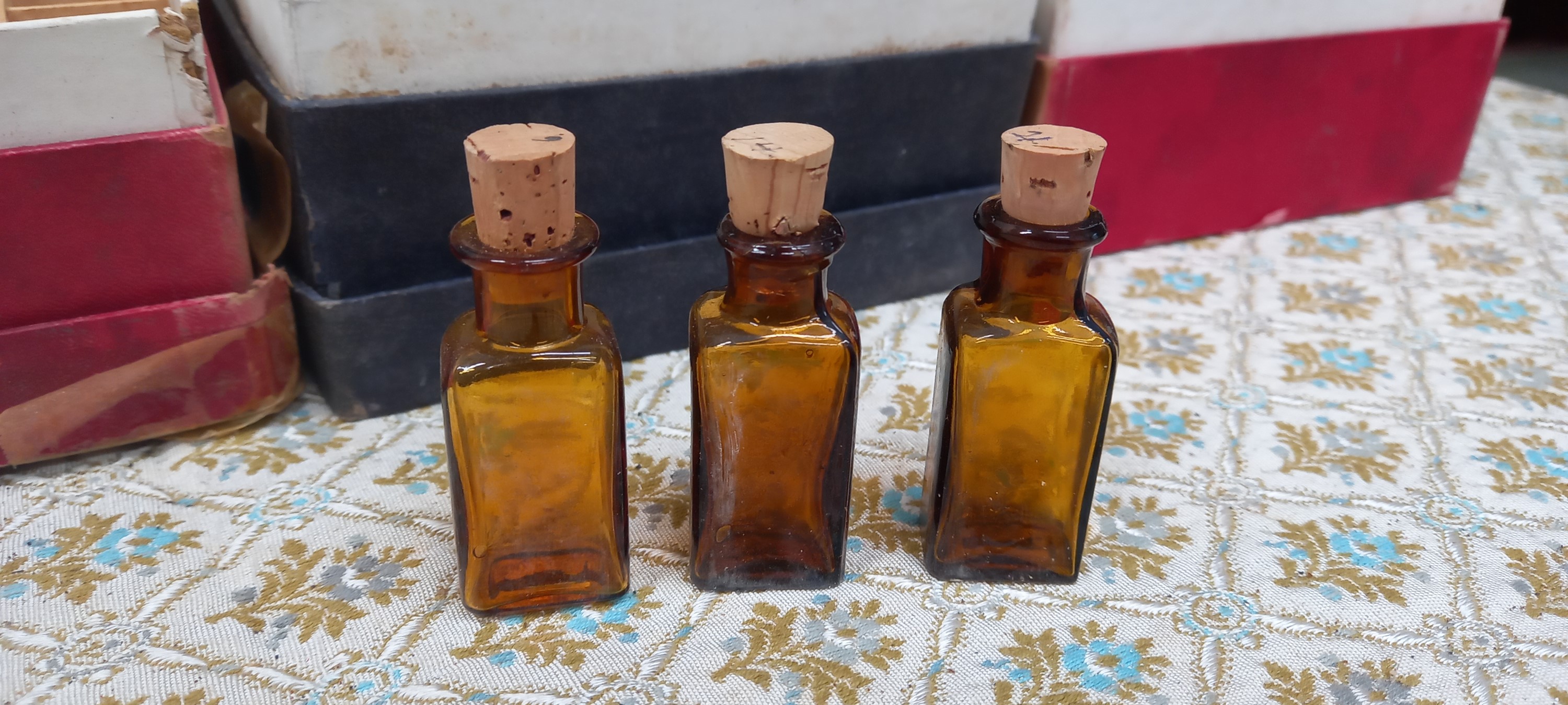 London Homeopathy Laboratories Ltd bottles and boxes. Each bottle stands at 7cm tall. - Image 2 of 2