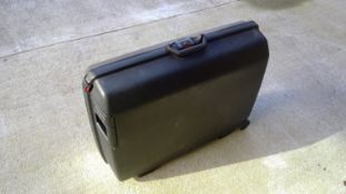 'Samsonite' Heavy duty large luggage case.