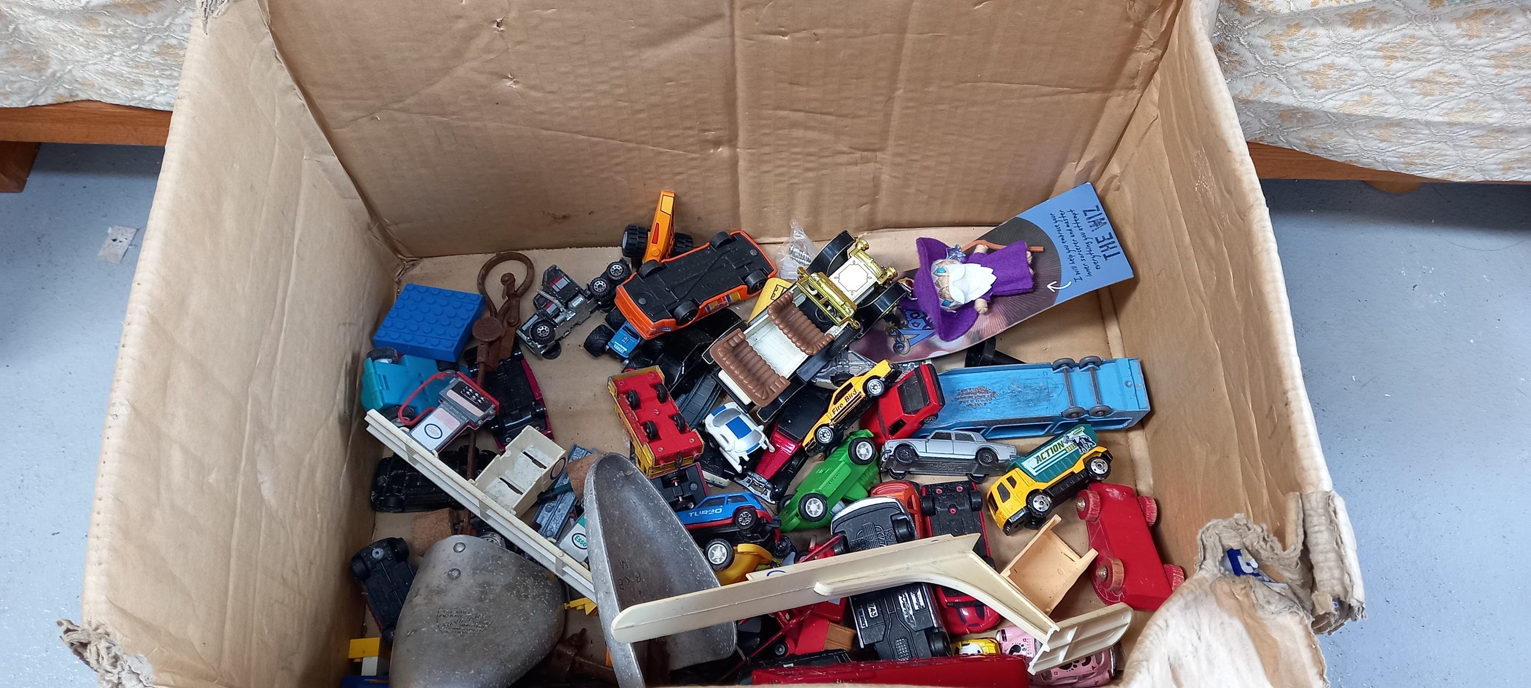 Corgi, Matchbox and other cars and toys in one box. - Image 4 of 4
