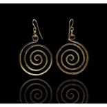 A pair of 18ct gold Janet Slack earrings each of spiral form 15.2gm London 1997 Length 5cm spiral