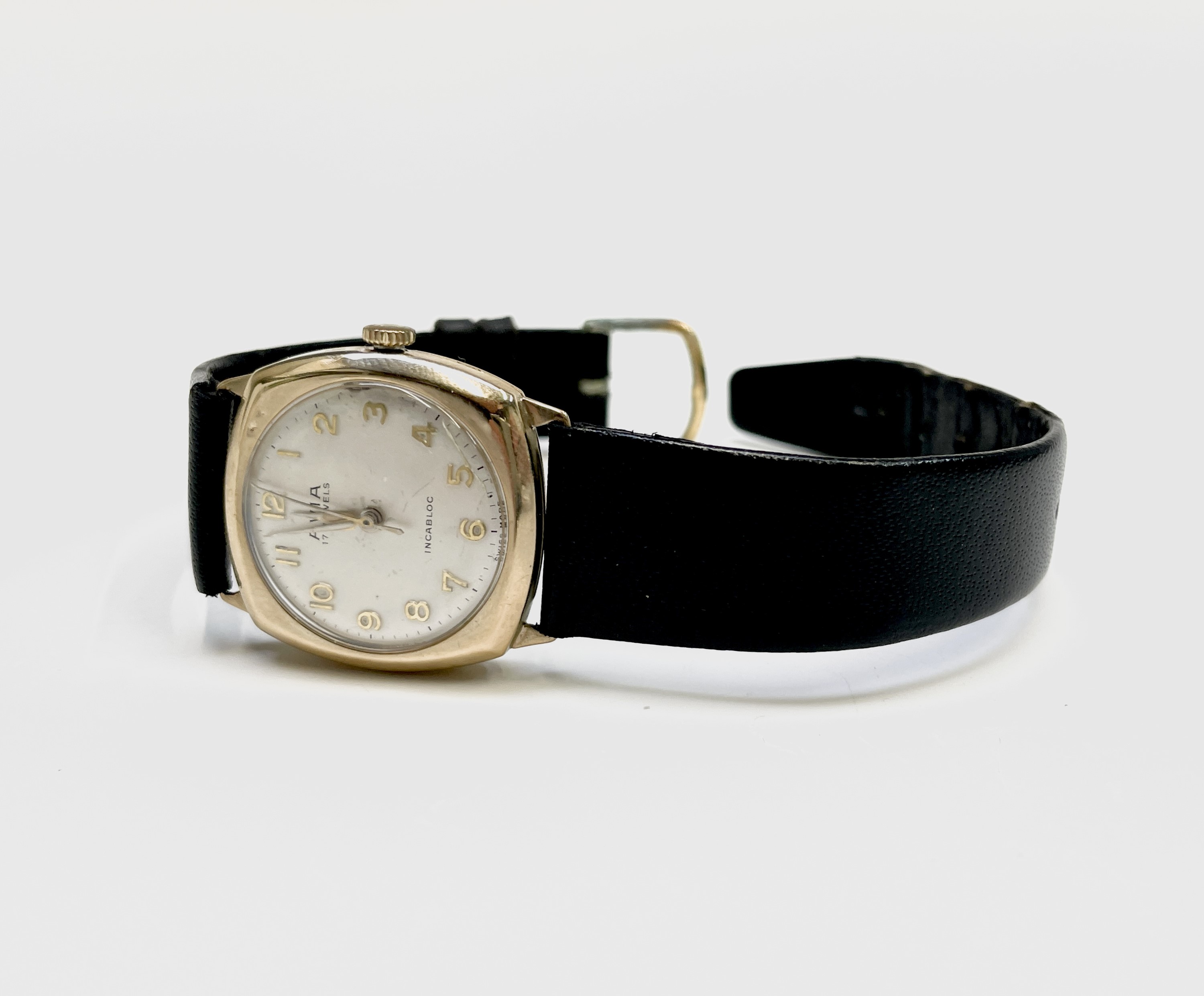 Three 9ct gold cased wristwatches each with rounded square case. Nitella, Winegartens and Avia. - Image 7 of 21