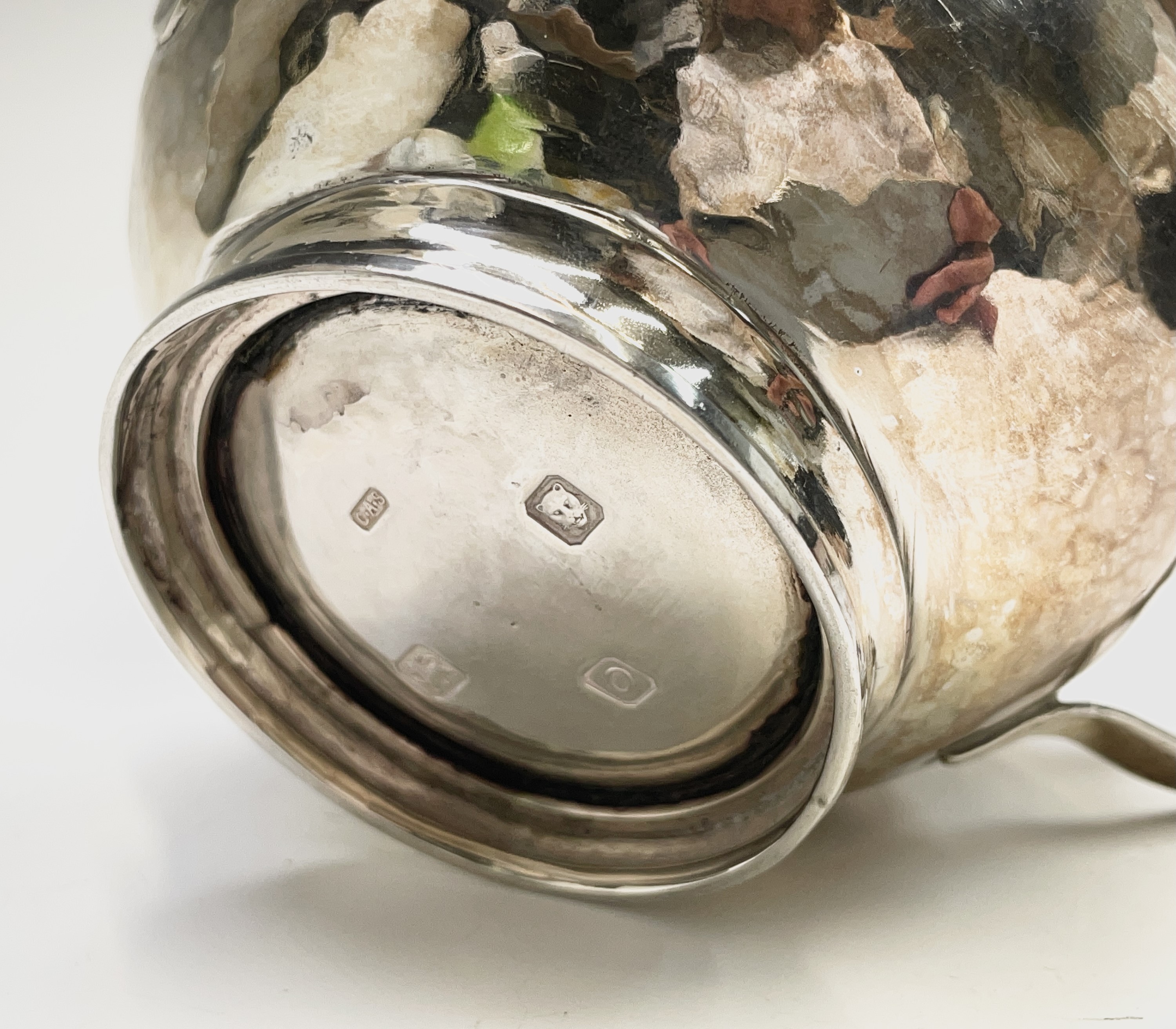 A heavy silver milk jug, sponsors mark of Camden Arts School, London 1969, 5.62oz together with a - Image 8 of 10