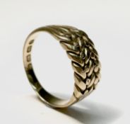 An 18ct gold rope twist ring Birmingham 1916 5.7gm size P Condition: No repairs or breaks, wear to