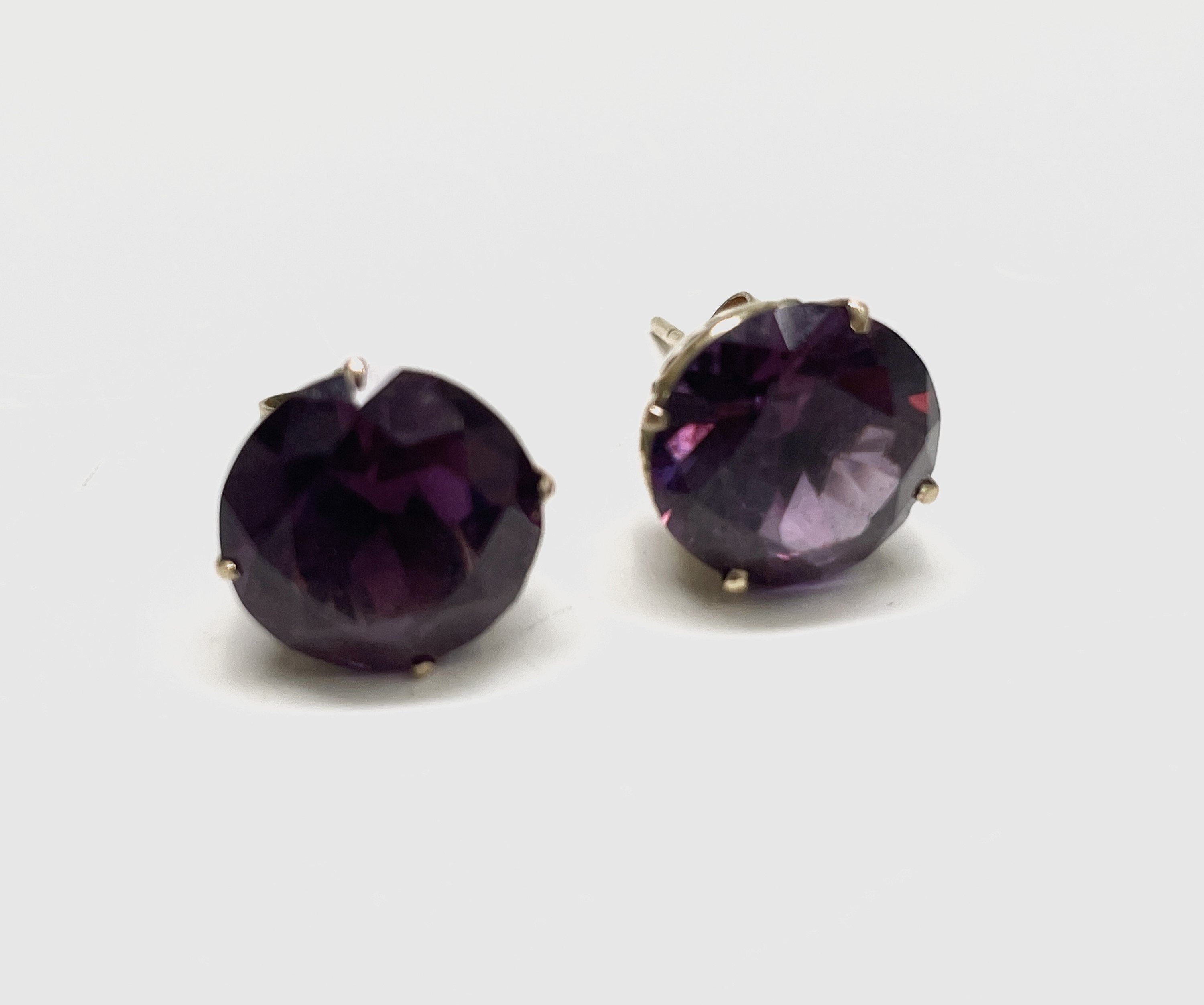 A pair of 9ct gold and amethyst stud earrings together with three other pairs of stud earrings. UK - Image 4 of 6